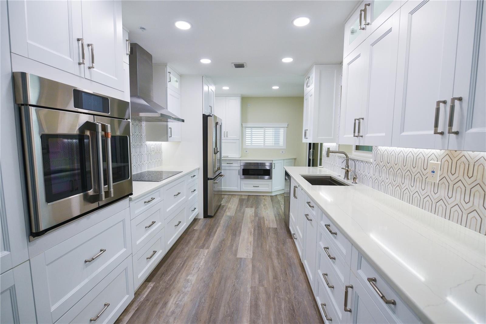 Listing photo id 1 for 1600 Gulf Boulevard 1112