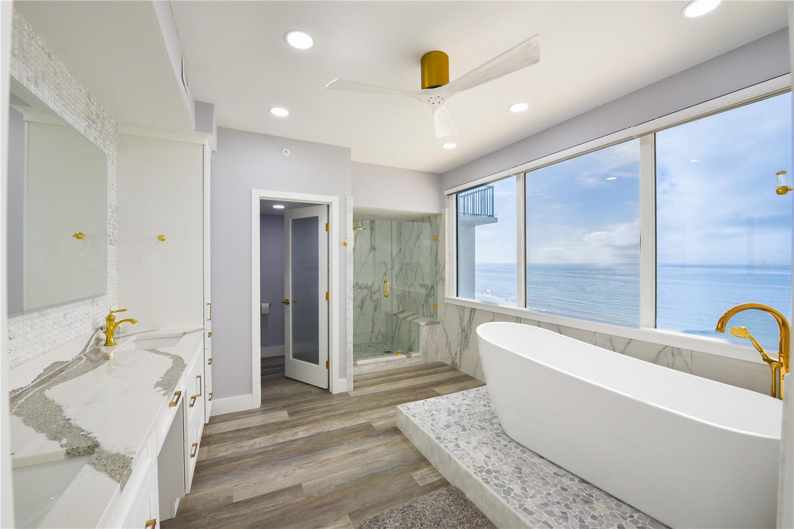 Listing photo id 3 for 1600 Gulf Boulevard 1112