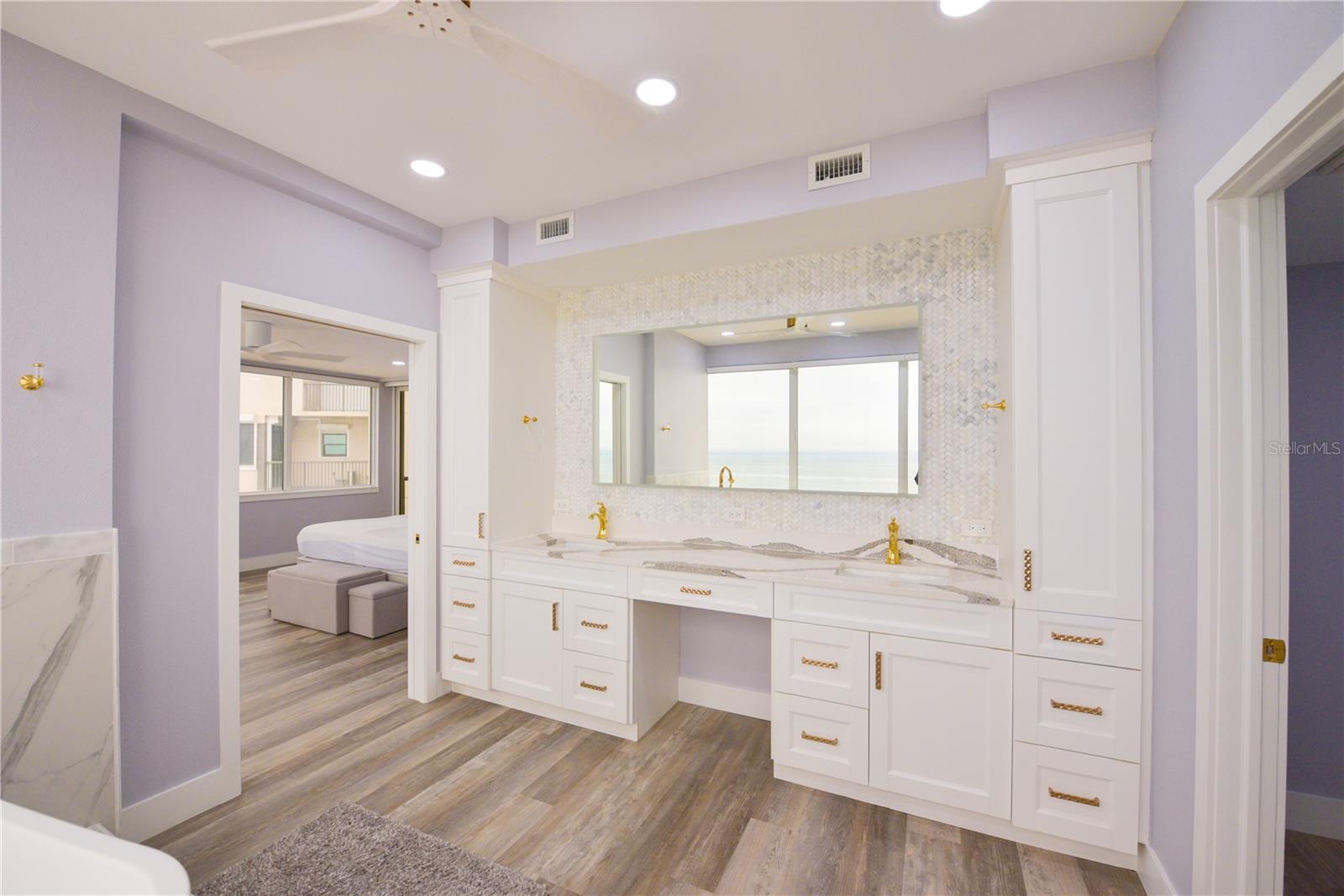 Listing photo id 5 for 1600 Gulf Boulevard 1112