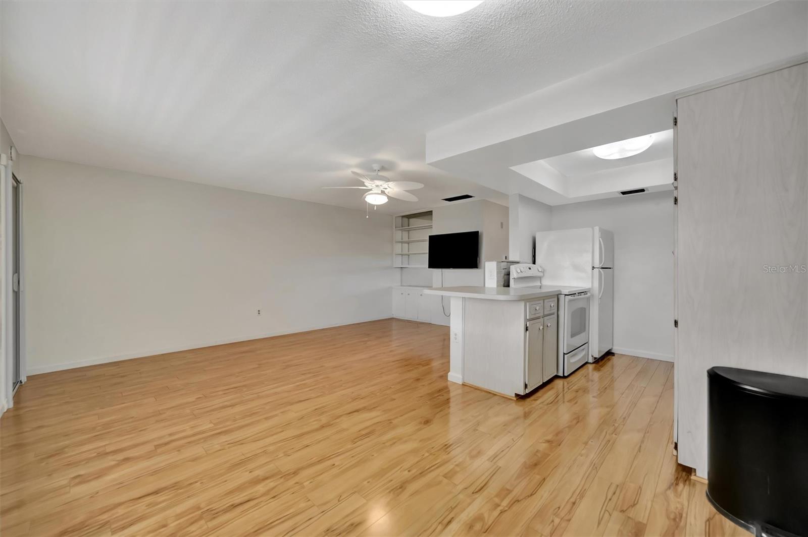 Image 18 of 35 For 650 Pinellas Point Drive S #205