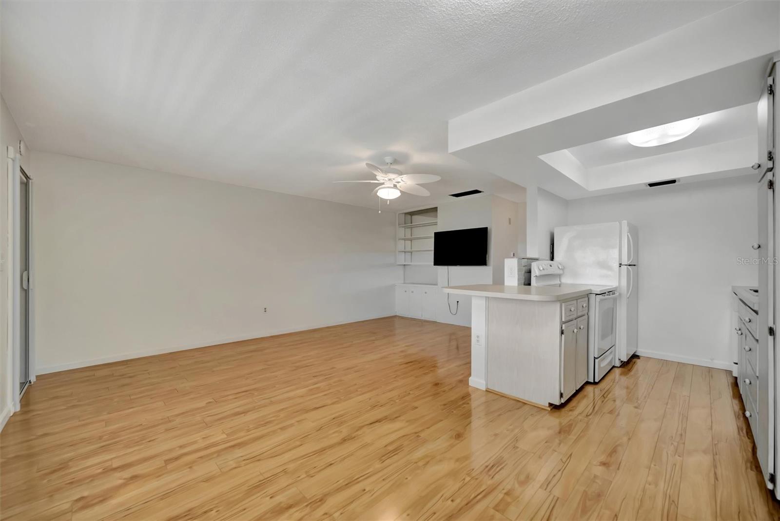 Image 19 of 35 For 650 Pinellas Point Drive S #205