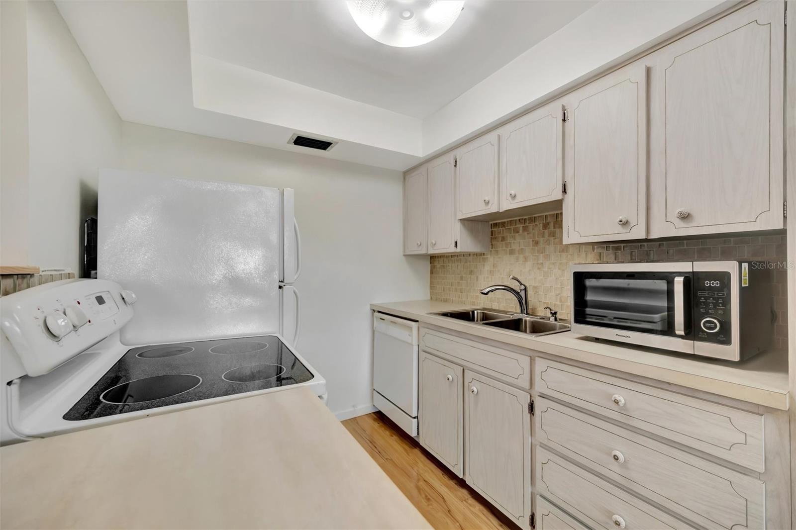 Image 22 of 35 For 650 Pinellas Point Drive S #205