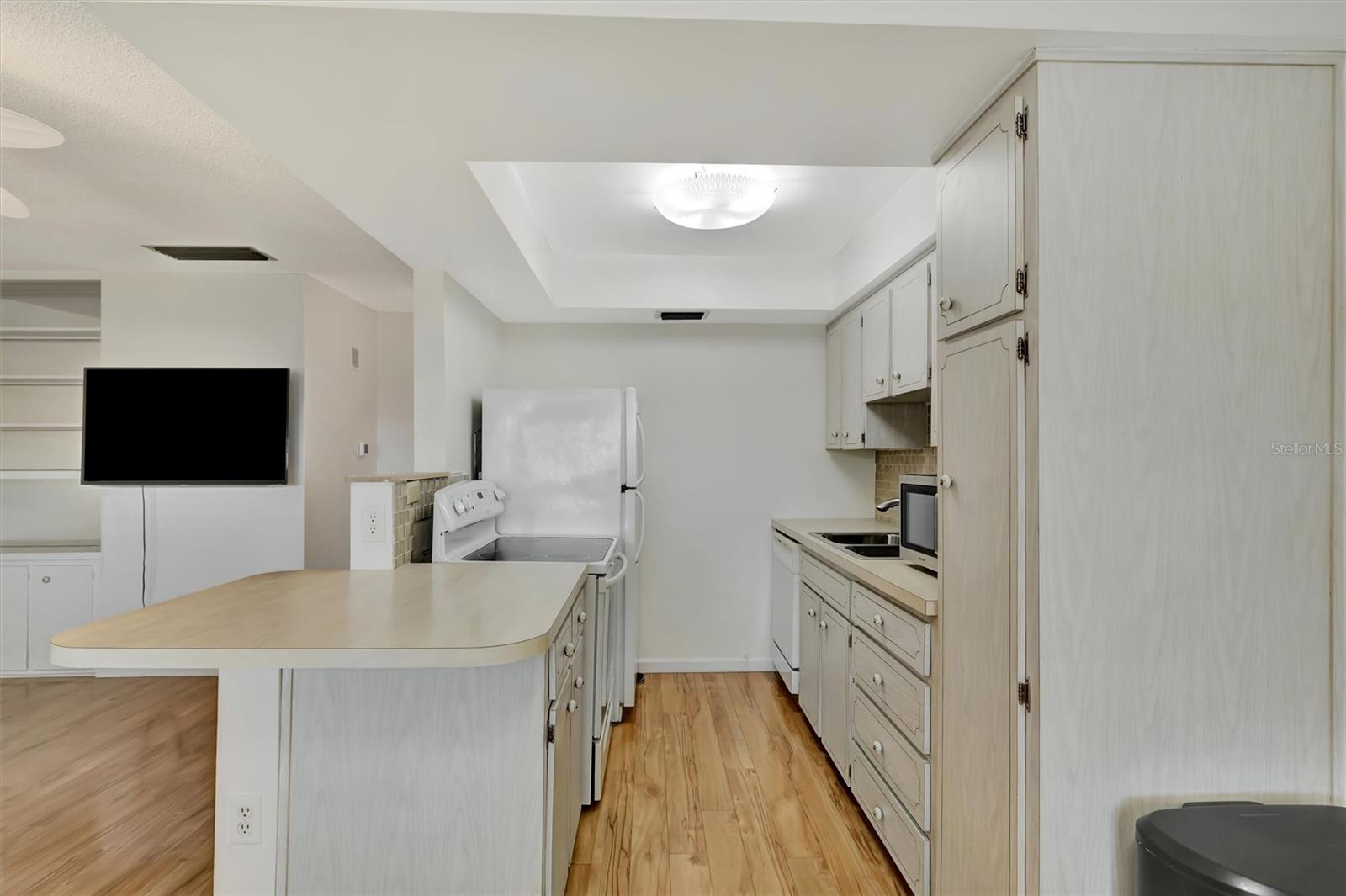 Image 4 of 35 For 650 Pinellas Point Drive S #205