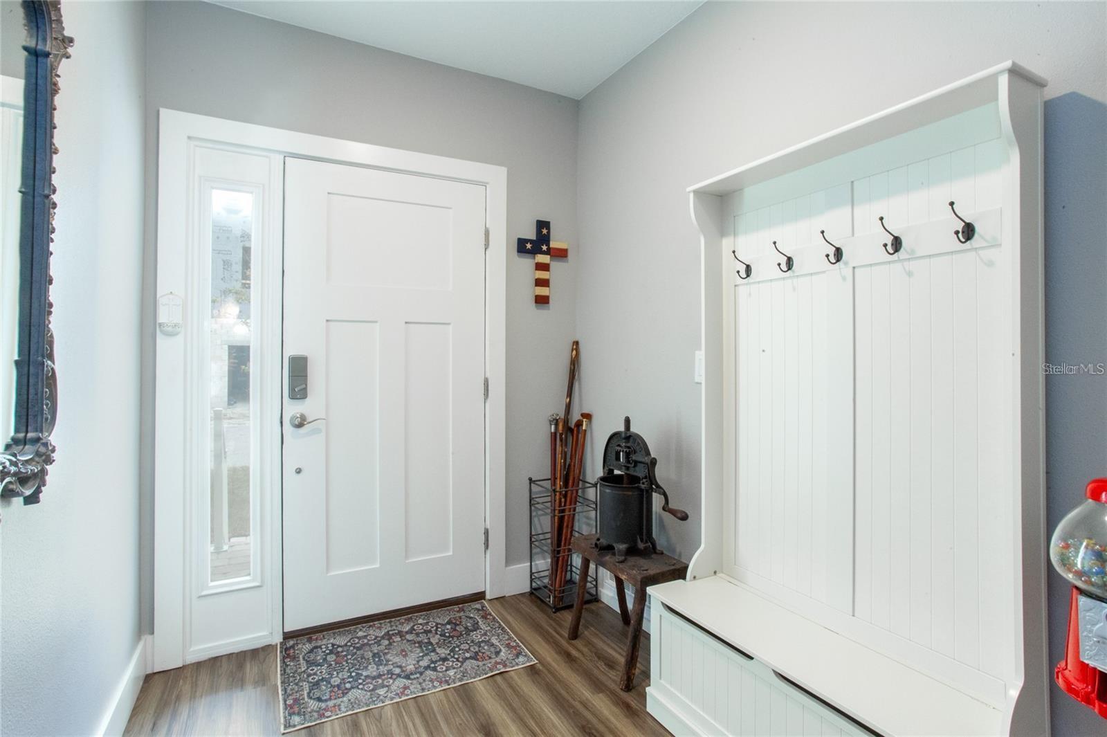 Image 4 of 29 For 1273 Savona Drive Ne