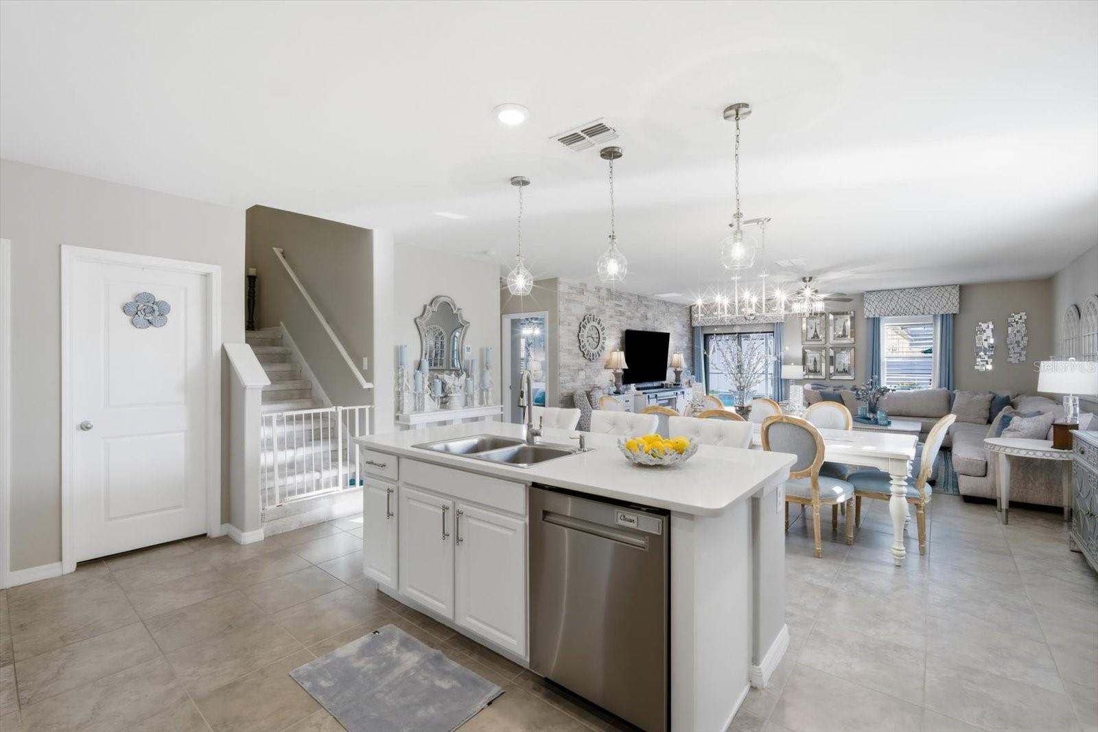 Image 11 of 40 For 11201 Leland Groves Drive