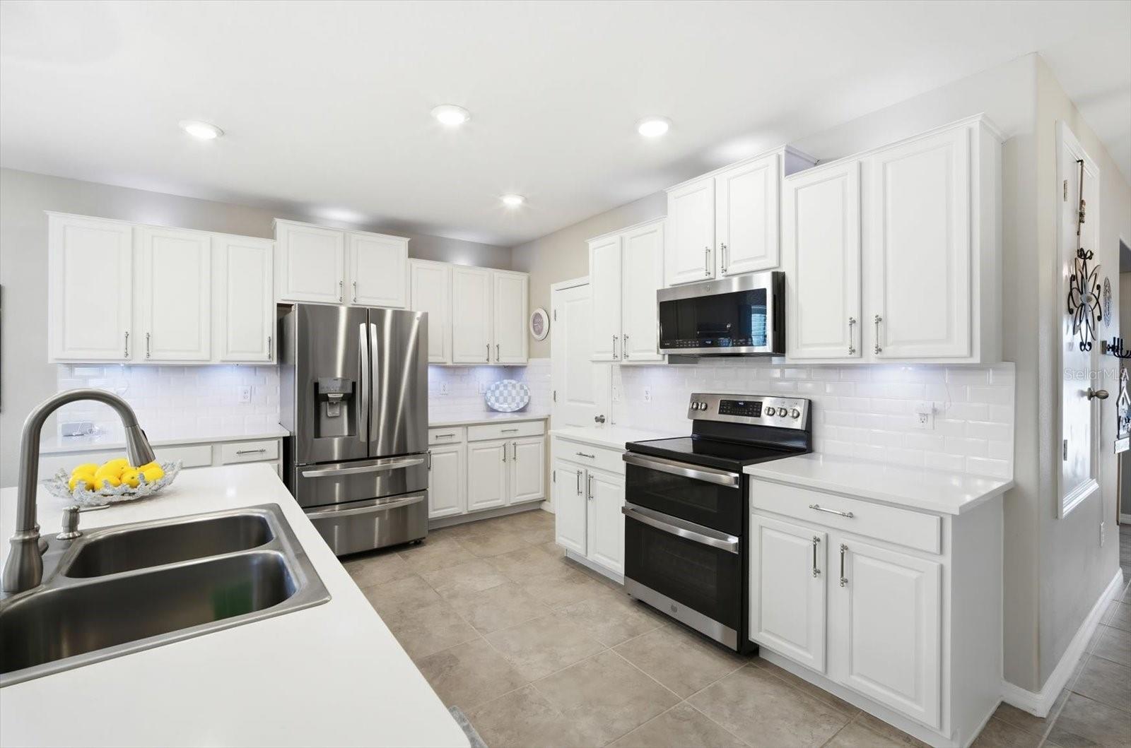 Image 9 of 40 For 11201 Leland Groves Drive