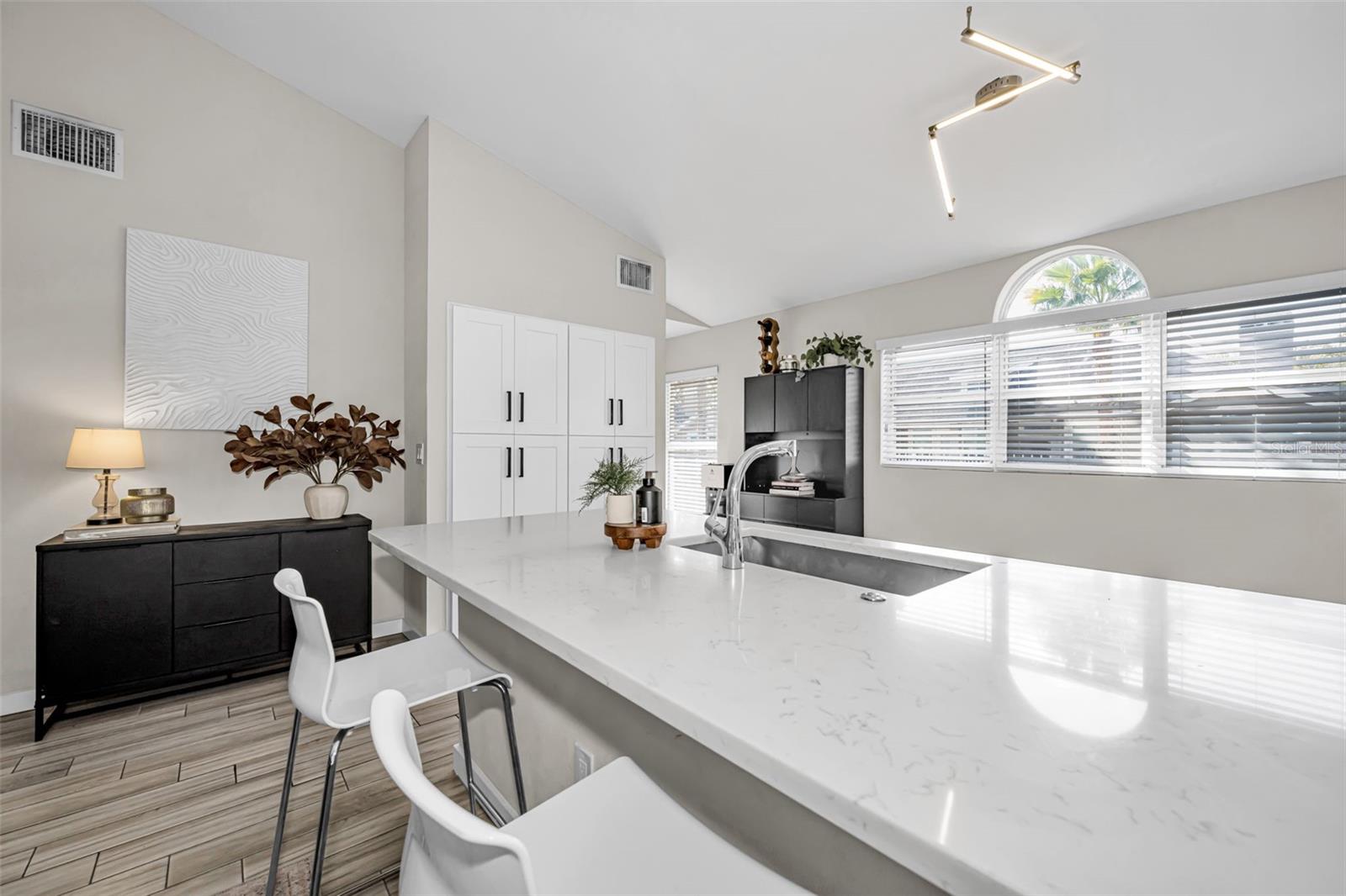 Image 12 of 29 For 4811 Bayshore Boulevard 203