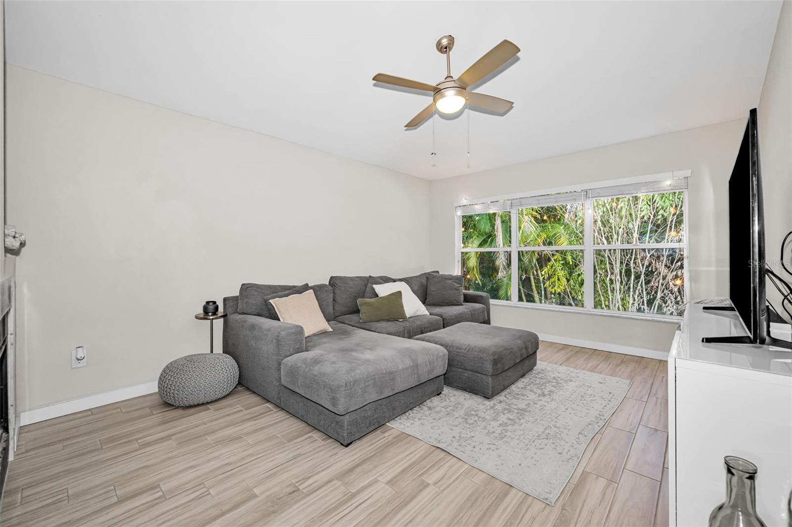 Image 6 of 29 For 4811 Bayshore Boulevard 203