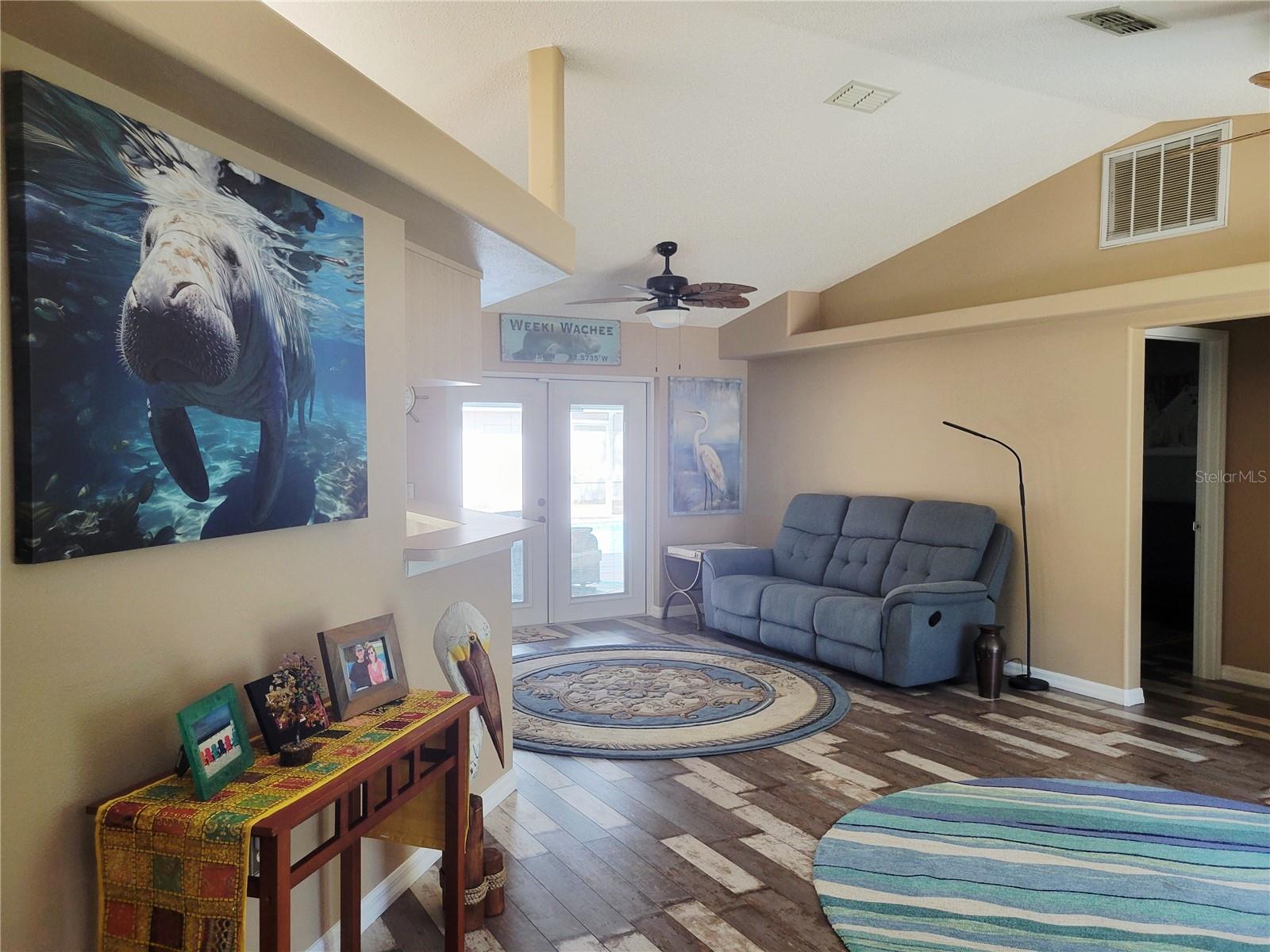 Listing photo id 13 for 9153 Michigan Avenue