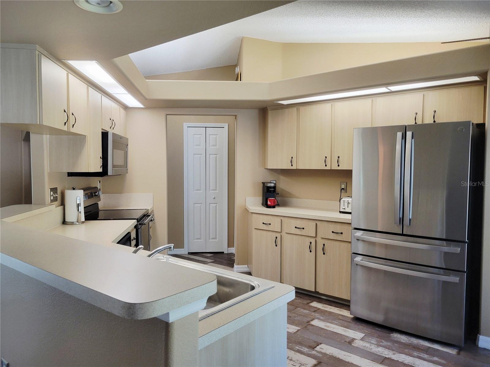 Listing photo id 21 for 9153 Michigan Avenue