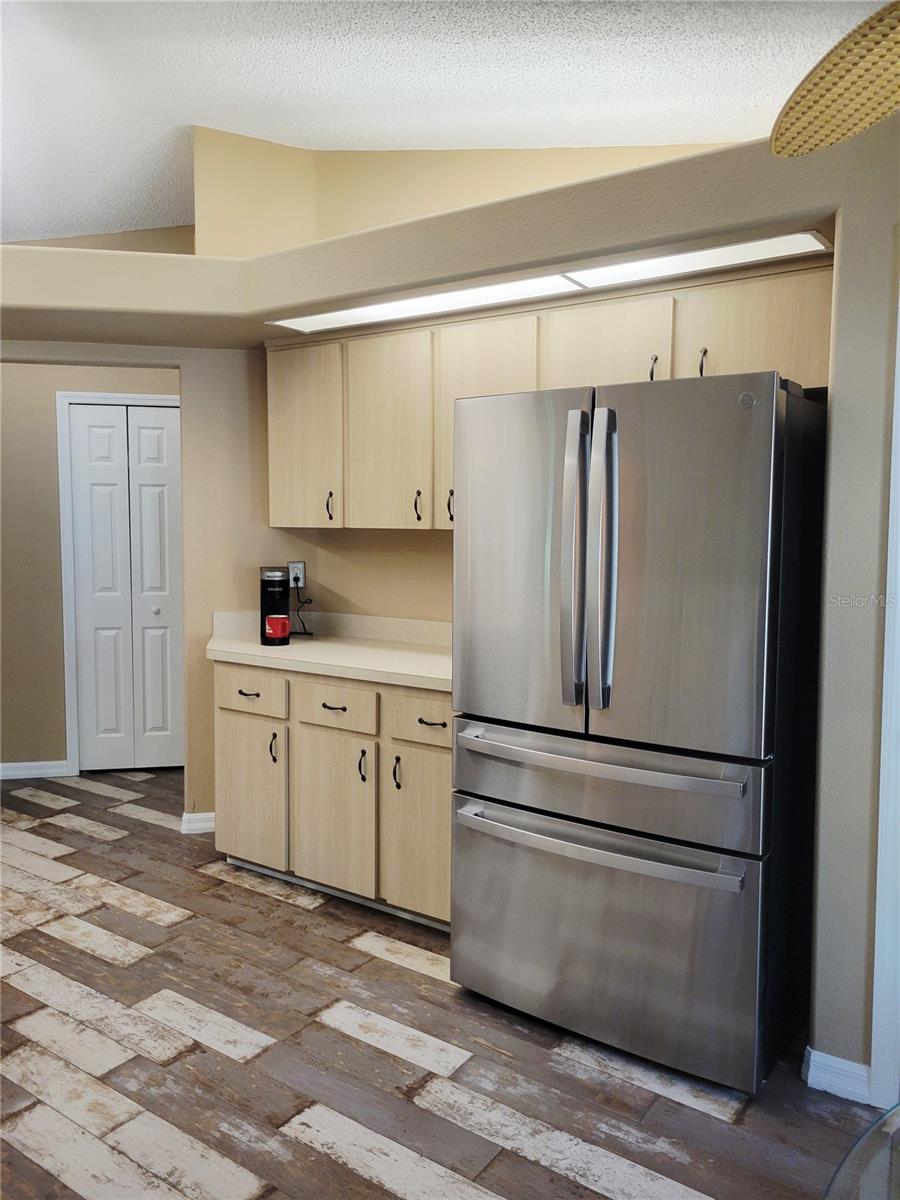 Listing photo id 22 for 9153 Michigan Avenue