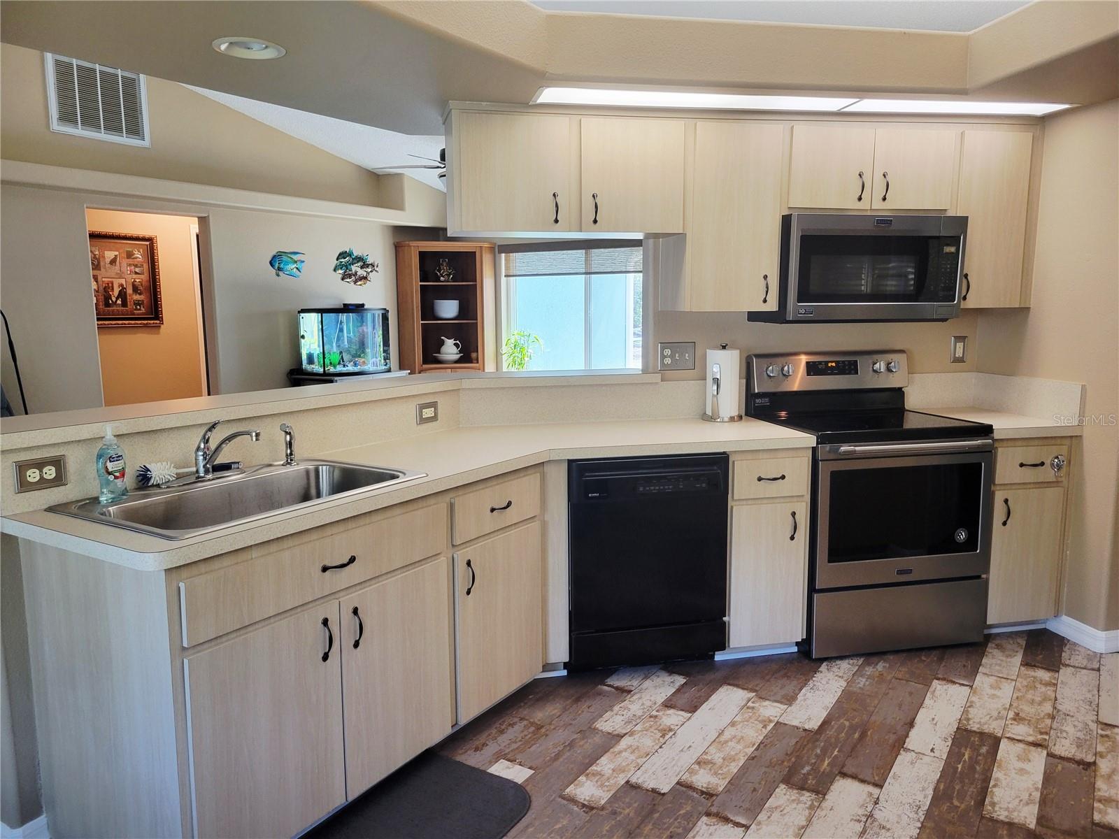 Listing photo id 24 for 9153 Michigan Avenue