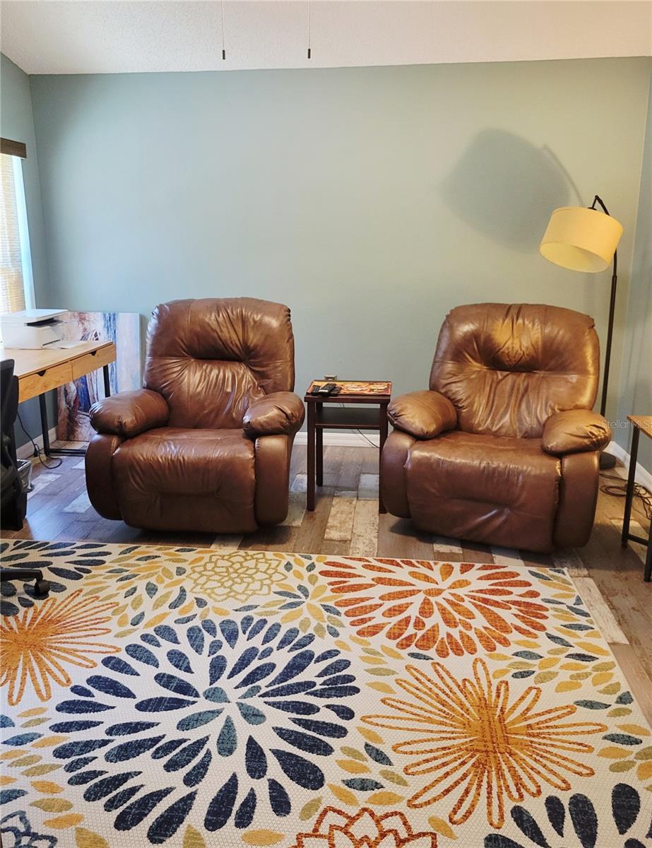 Listing photo id 27 for 9153 Michigan Avenue