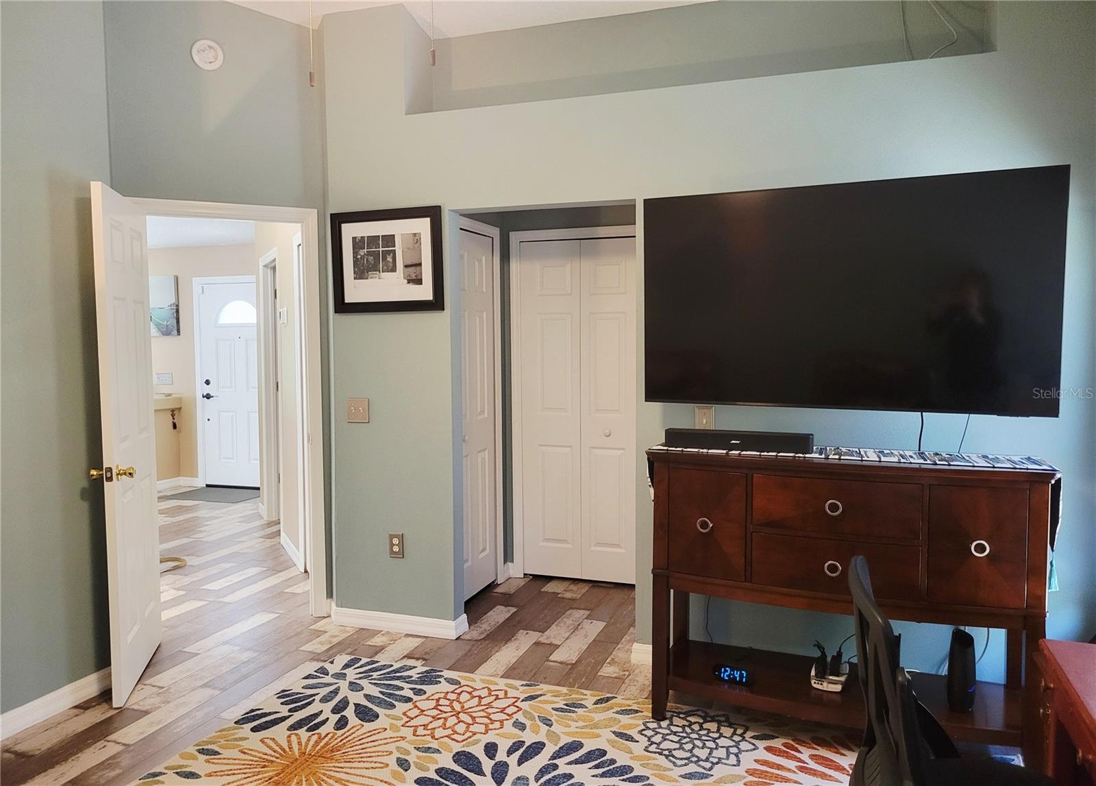 Listing photo id 32 for 9153 Michigan Avenue