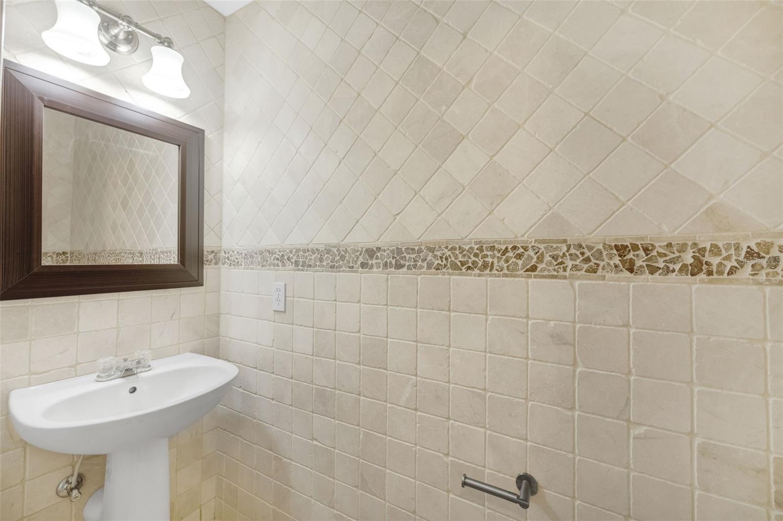 Image 12 of 38 For 6928 Hawthorne Trace Lane