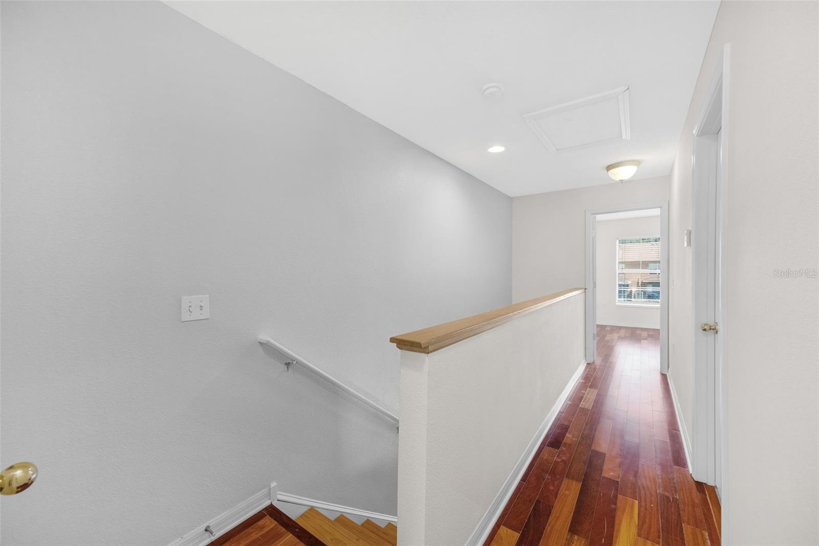 Image 21 of 38 For 6928 Hawthorne Trace Lane