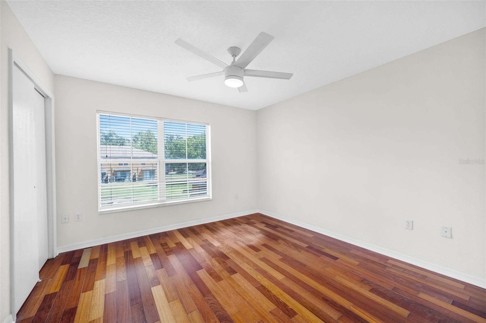 Image 22 of 38 For 6928 Hawthorne Trace Lane