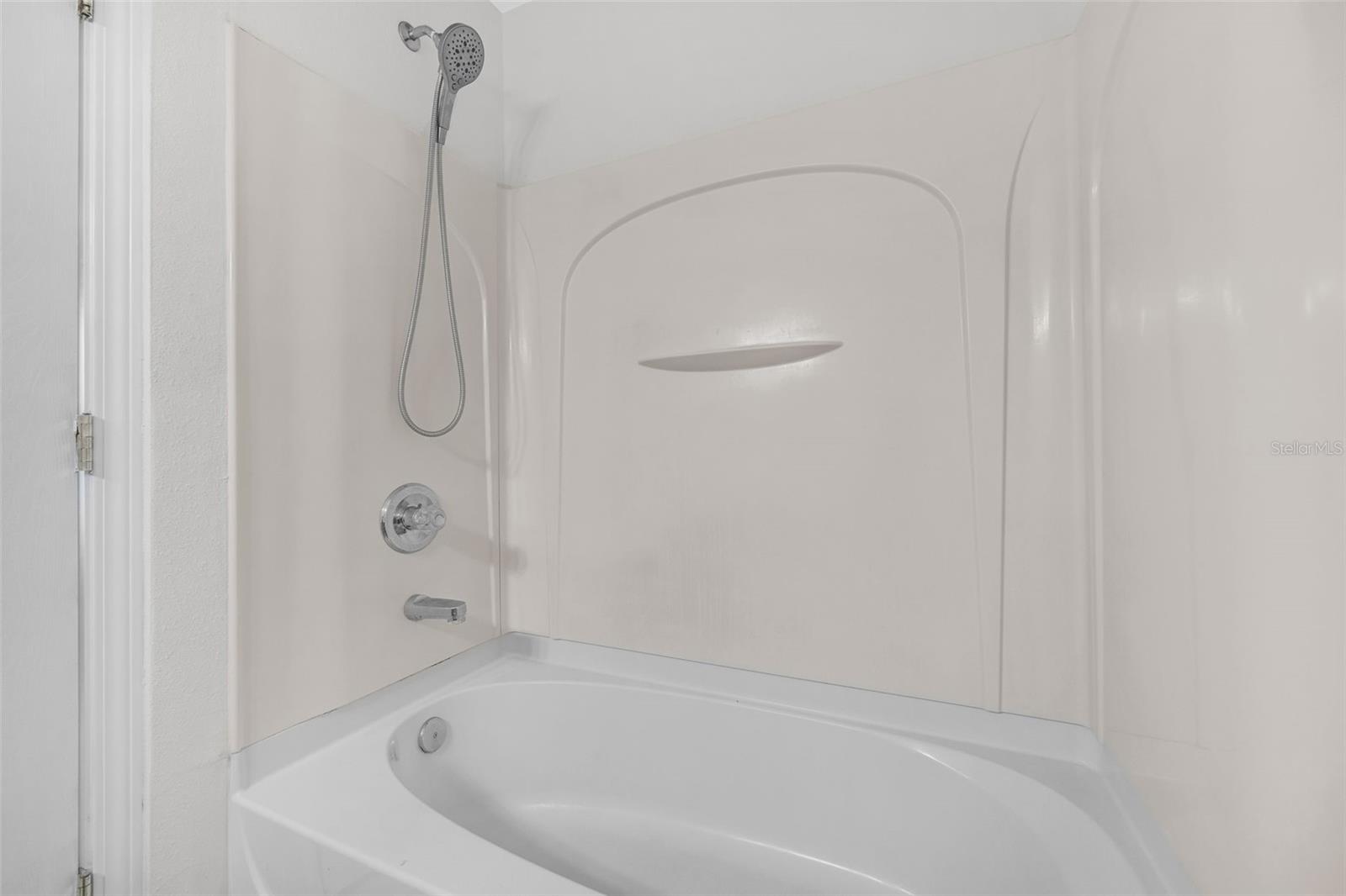 Image 25 of 38 For 6928 Hawthorne Trace Lane