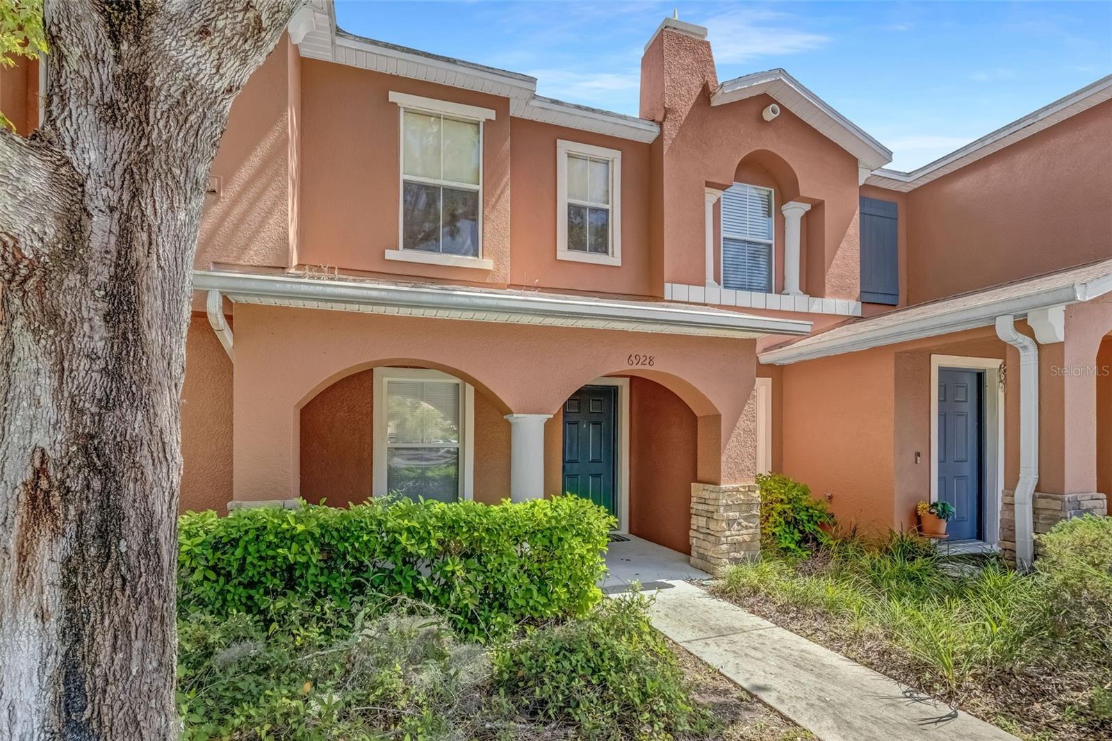 Image 7 of 38 For 6928 Hawthorne Trace Lane