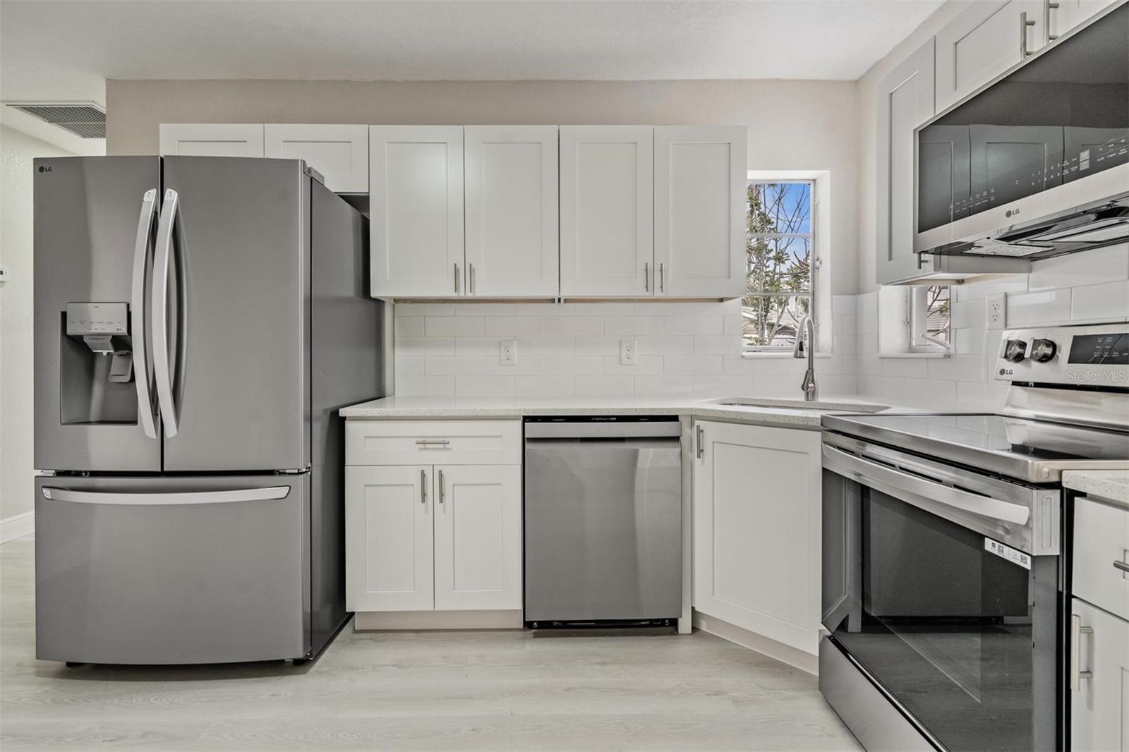 Image 13 of 36 For 14040 Miramar Avenue