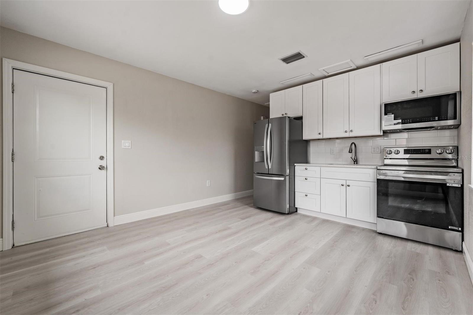 Image 15 of 36 For 14040 Miramar Avenue