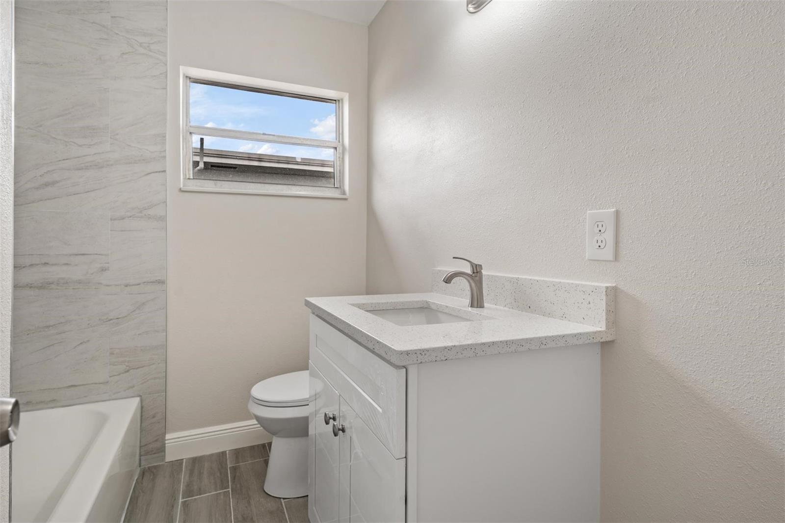 Image 17 of 36 For 14040 Miramar Avenue