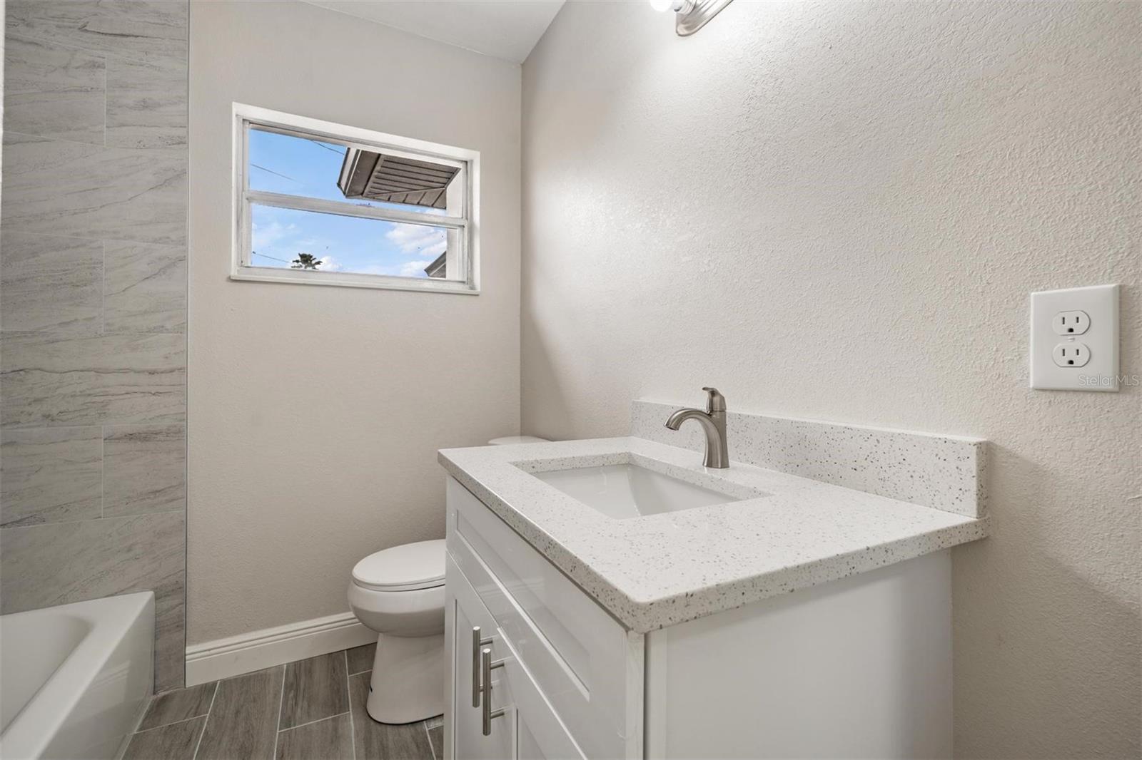 Image 19 of 36 For 14040 Miramar Avenue