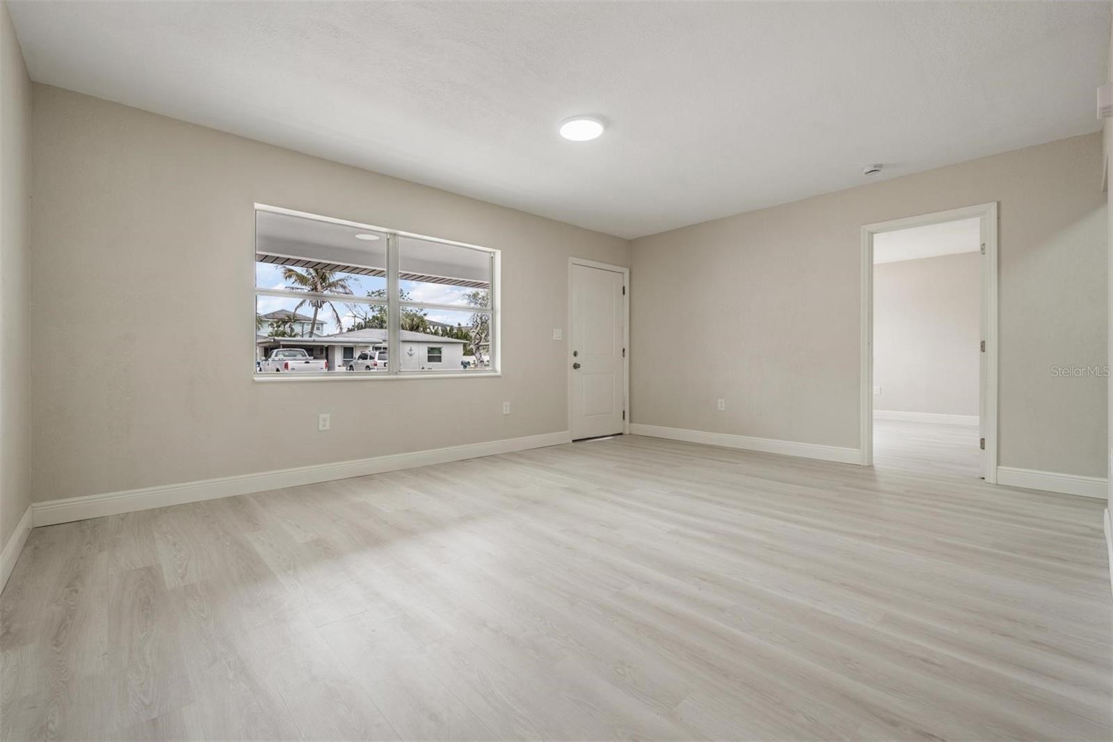 Image 25 of 36 For 14040 Miramar Avenue