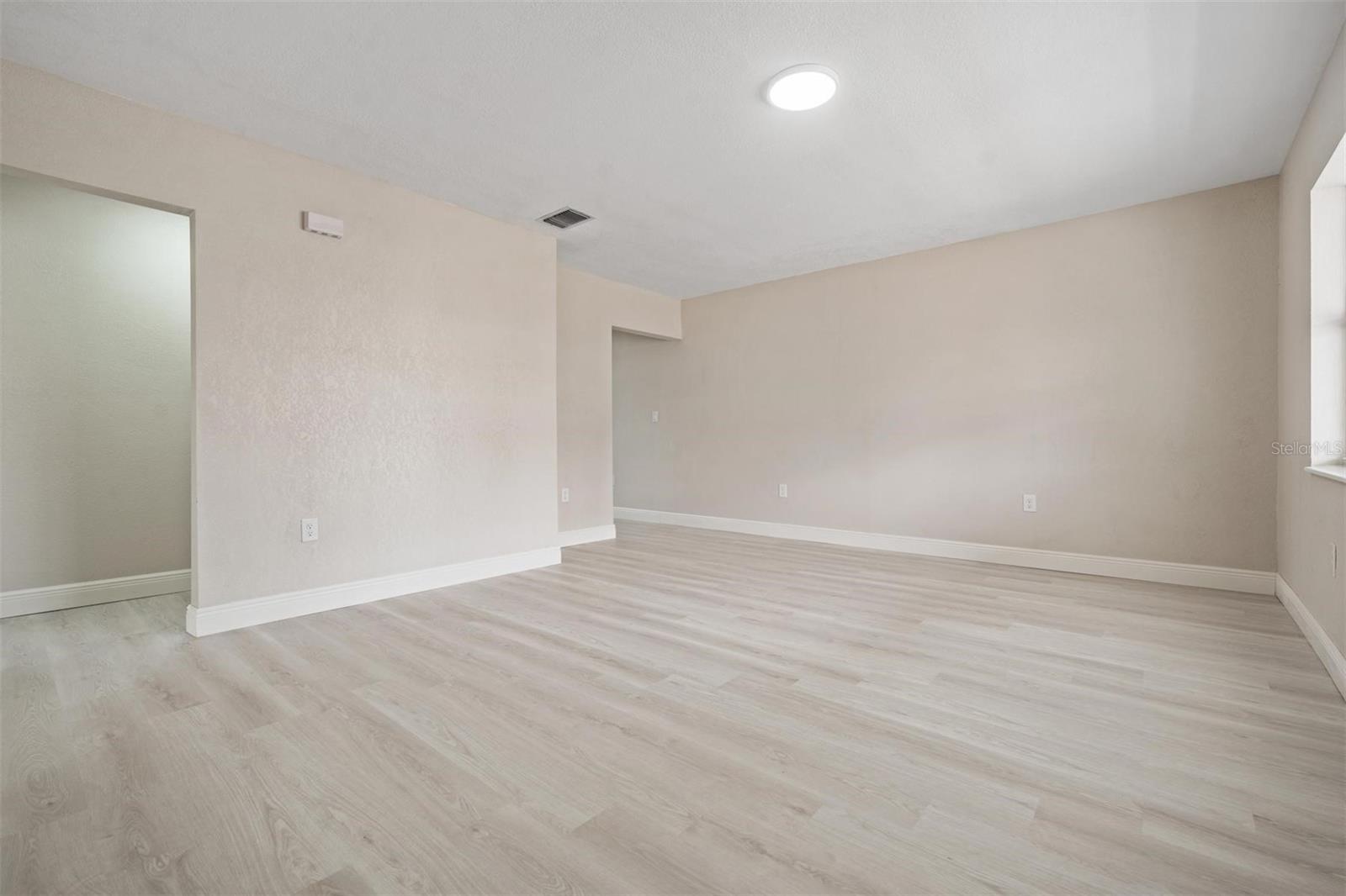 Image 5 of 36 For 14040 Miramar Avenue