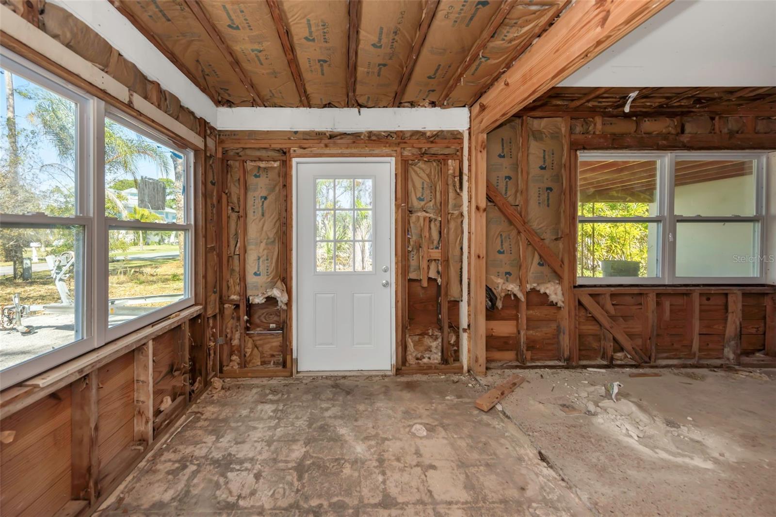 Image 12 of 45 For 1820 Sutherland Drive W