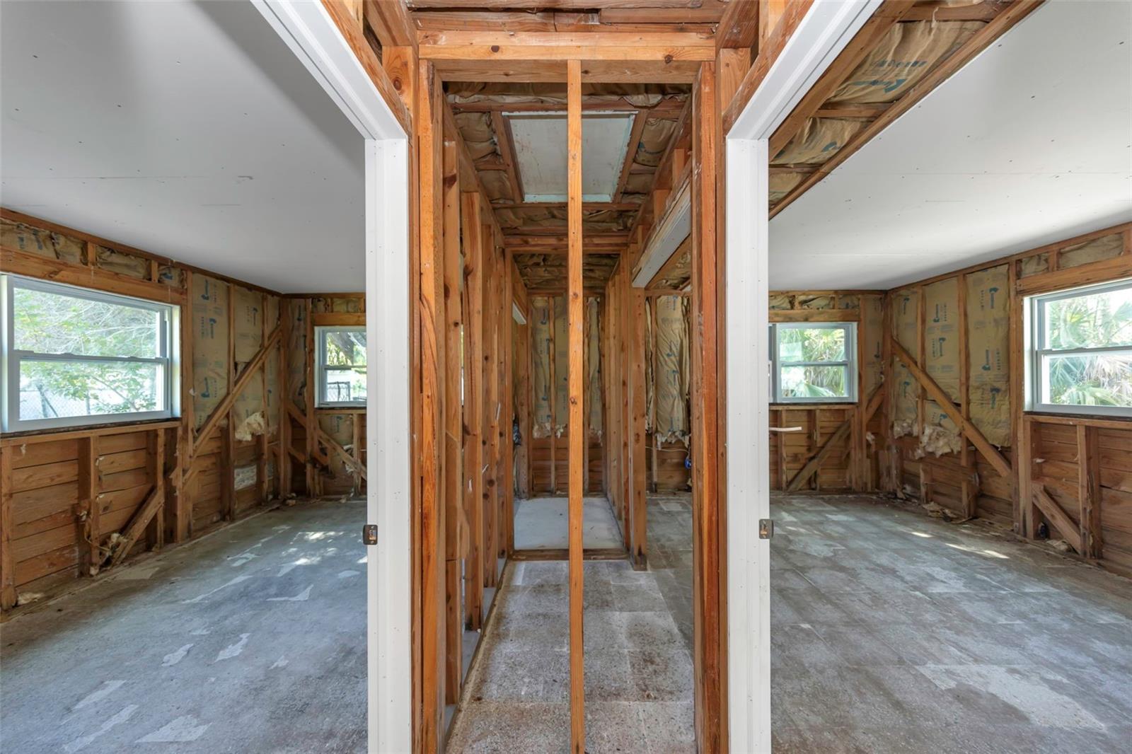 Image 16 of 45 For 1820 Sutherland Drive W