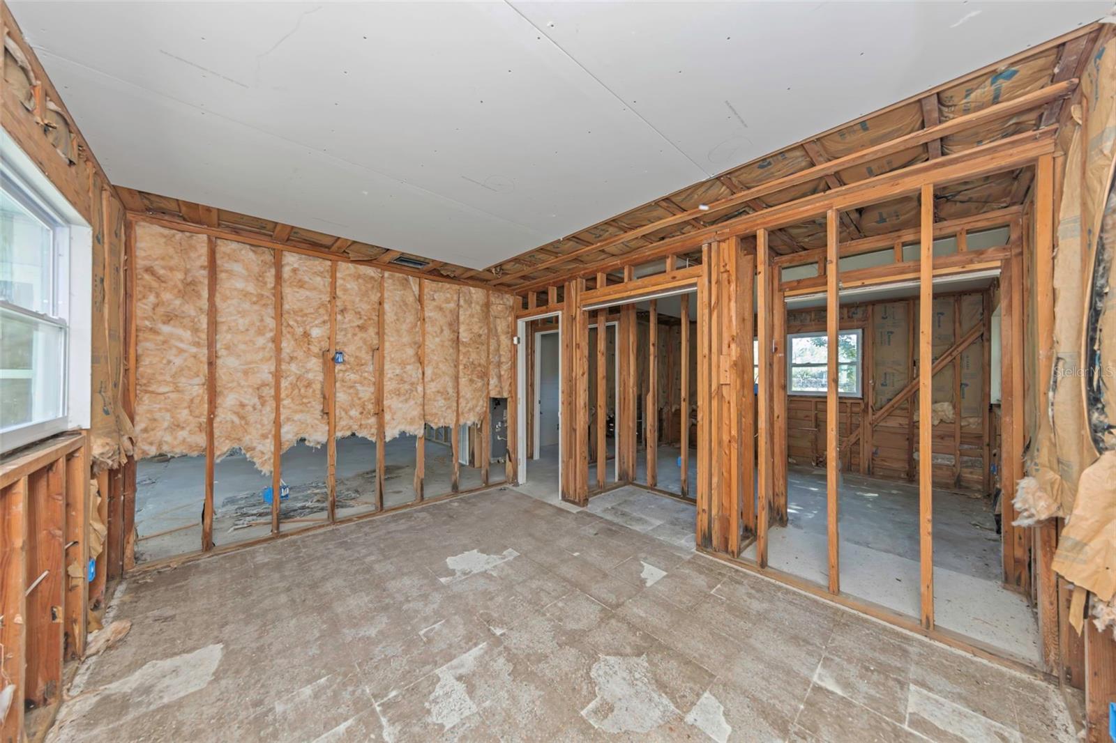 Image 22 of 45 For 1820 Sutherland Drive W