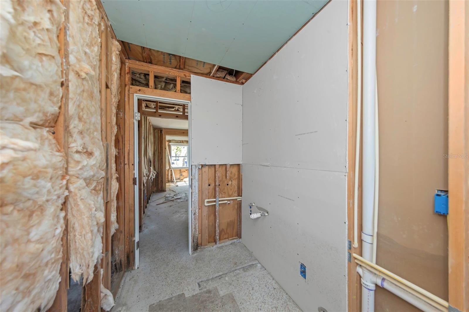 Image 23 of 45 For 1820 Sutherland Drive W