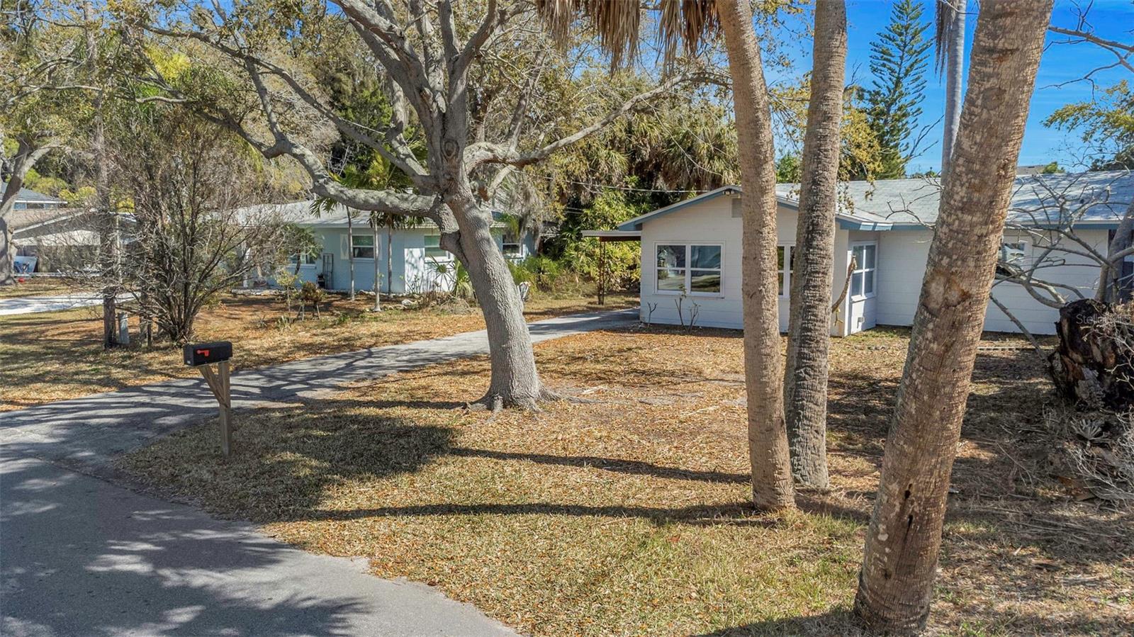 Image 25 of 45 For 1820 Sutherland Drive W