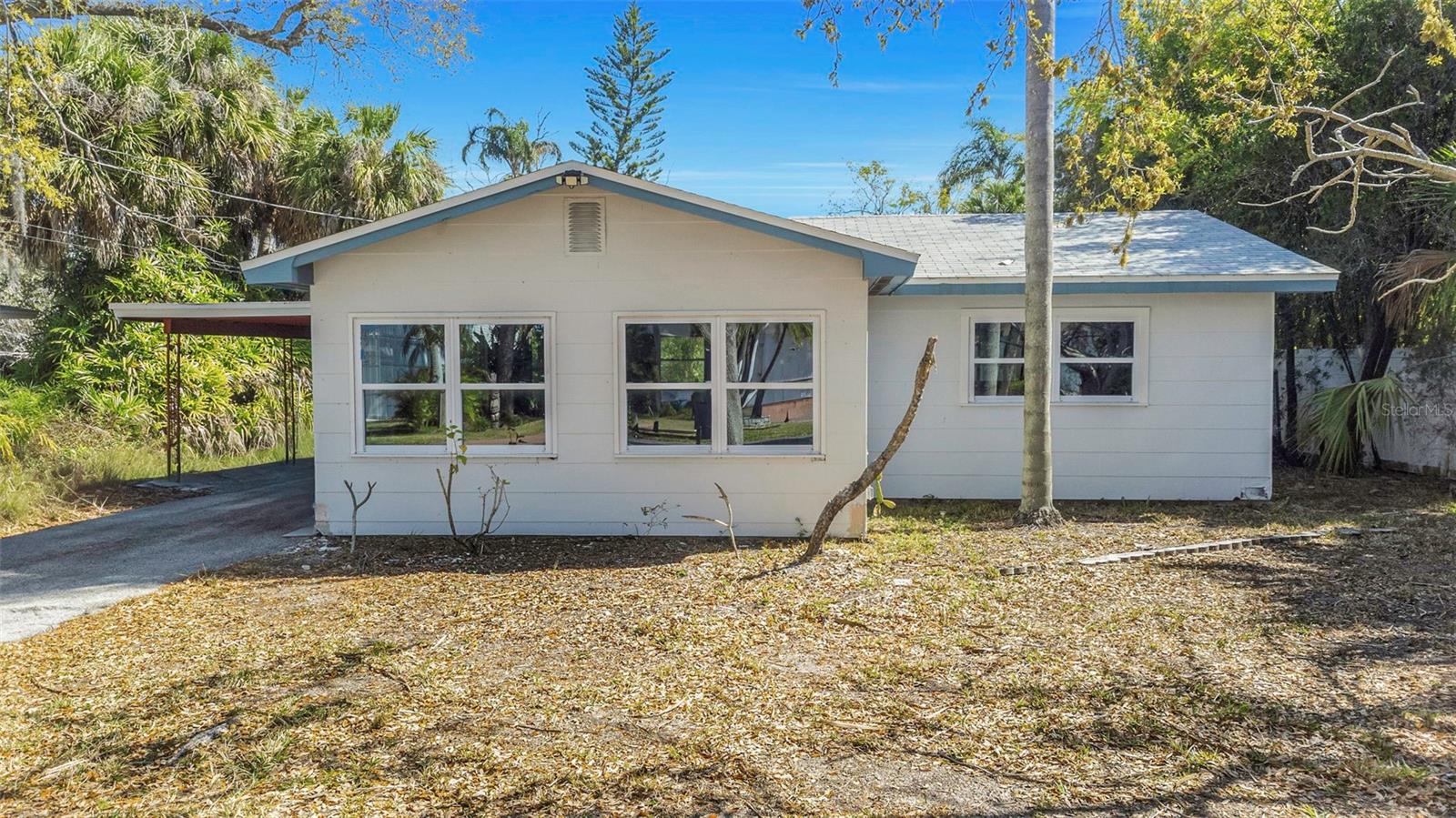 Image 26 of 45 For 1820 Sutherland Drive W