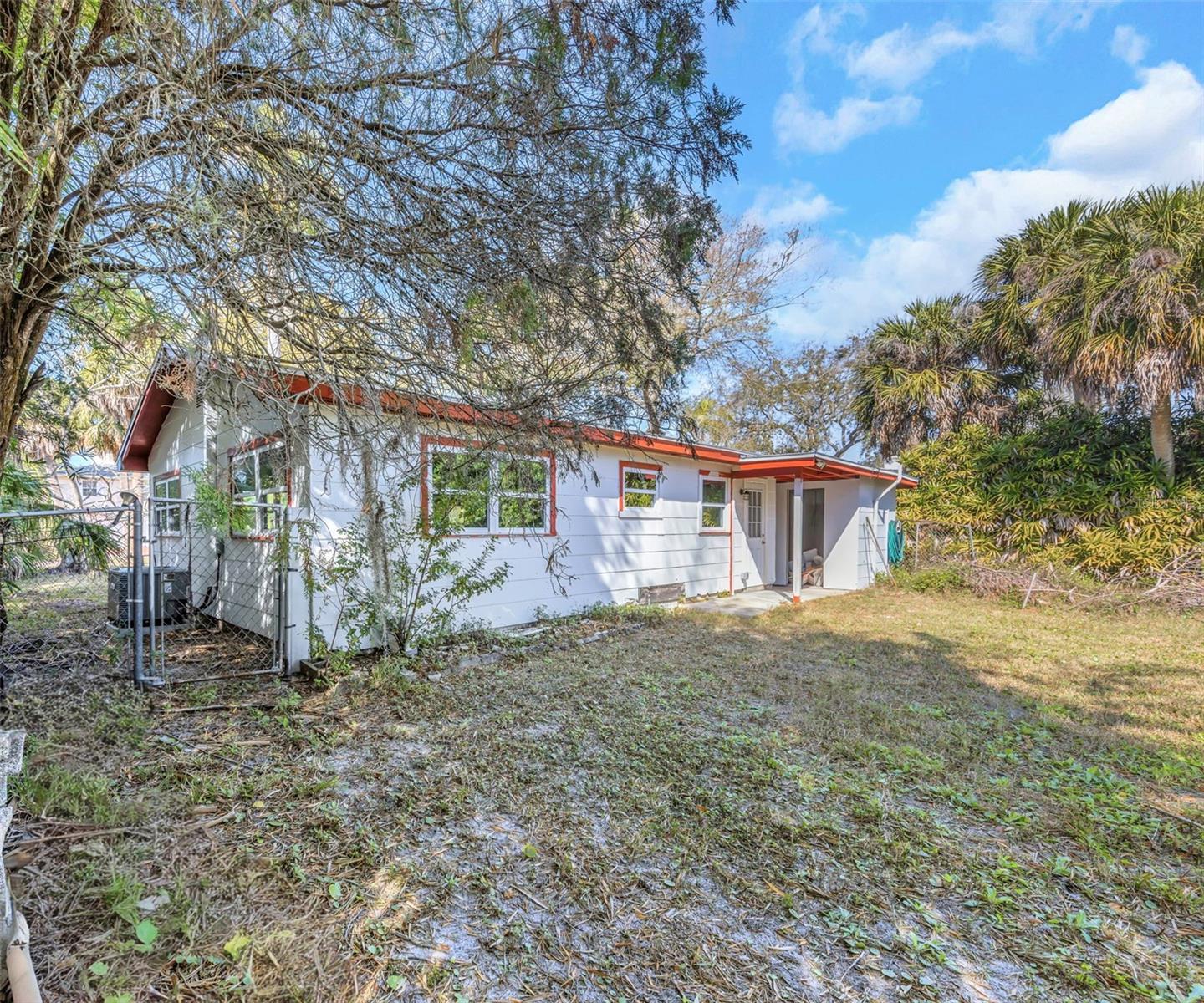 Image 27 of 45 For 1820 Sutherland Drive W