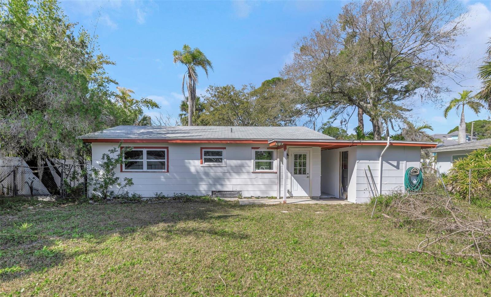 Image 28 of 45 For 1820 Sutherland Drive W