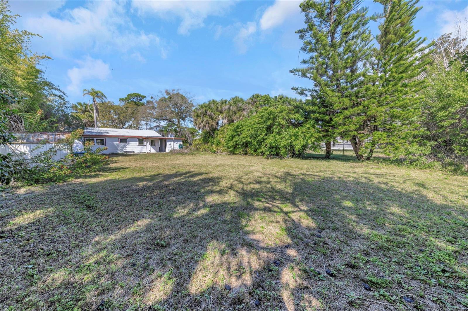 Image 31 of 45 For 1820 Sutherland Drive W