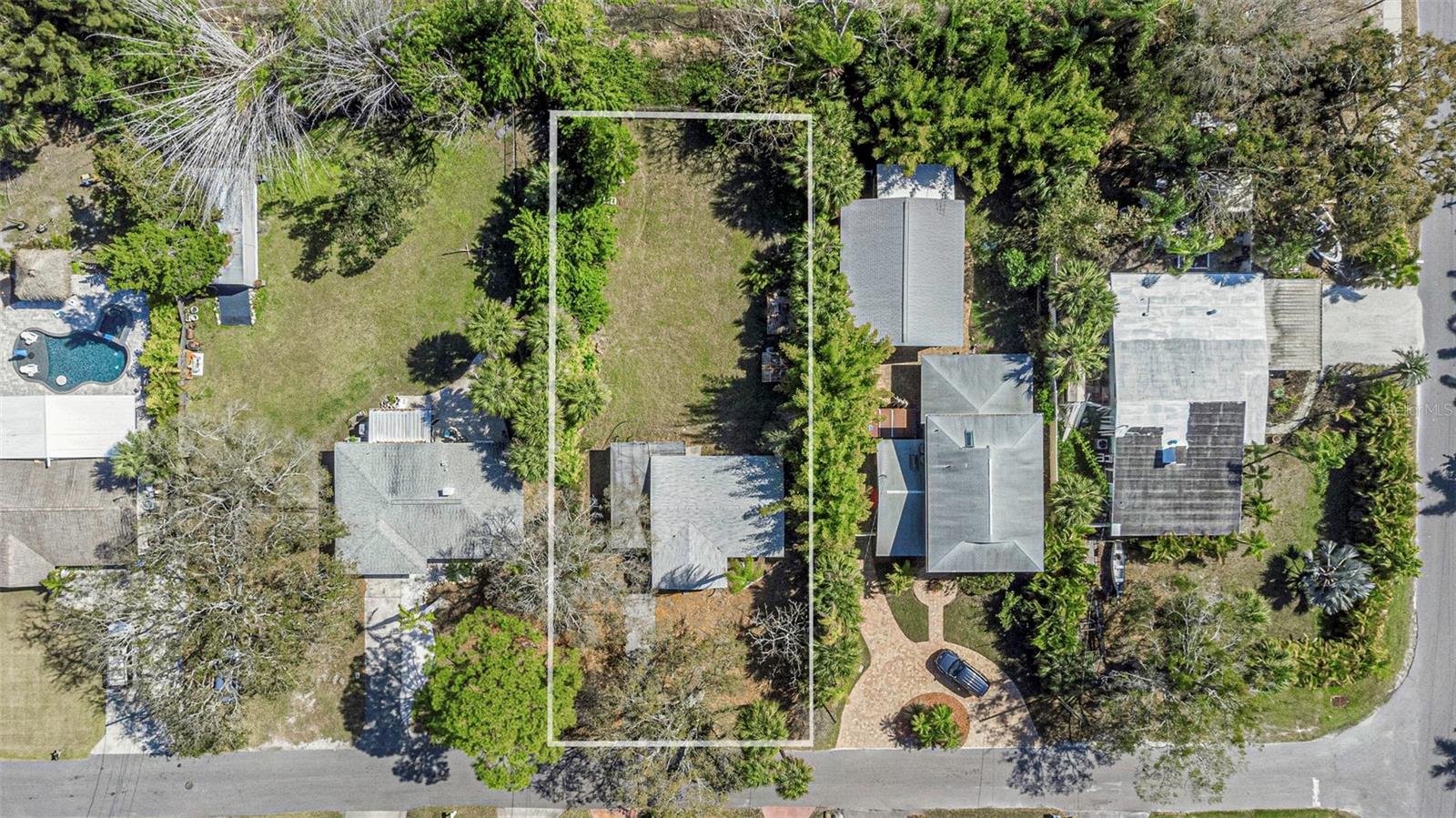 Image 38 of 45 For 1820 Sutherland Drive W