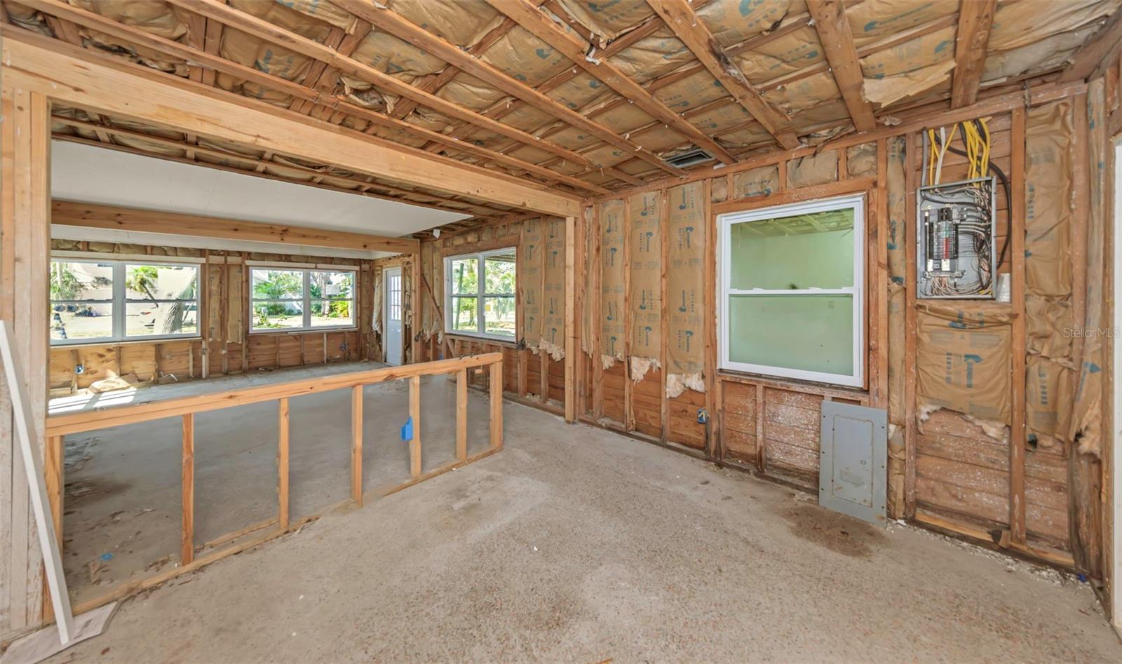 Image 6 of 45 For 1820 Sutherland Drive W