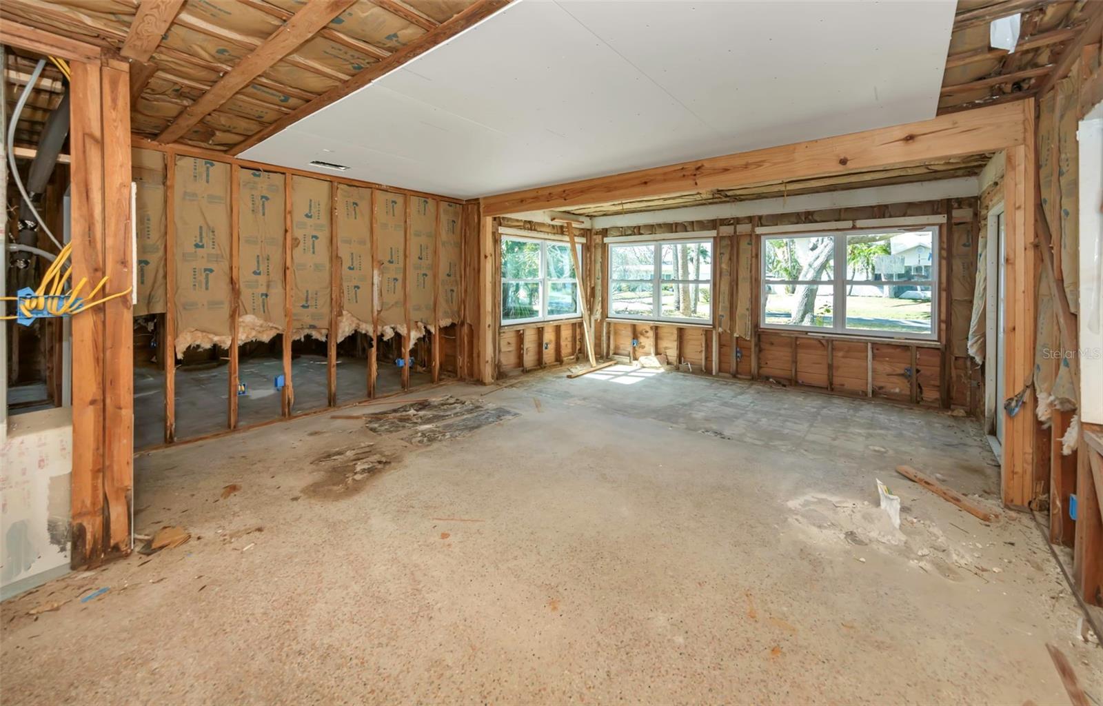 Image 9 of 45 For 1820 Sutherland Drive W