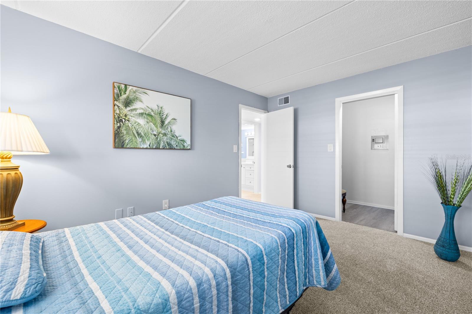 Image 19 of 32 For 11720 Park Boulevard 302