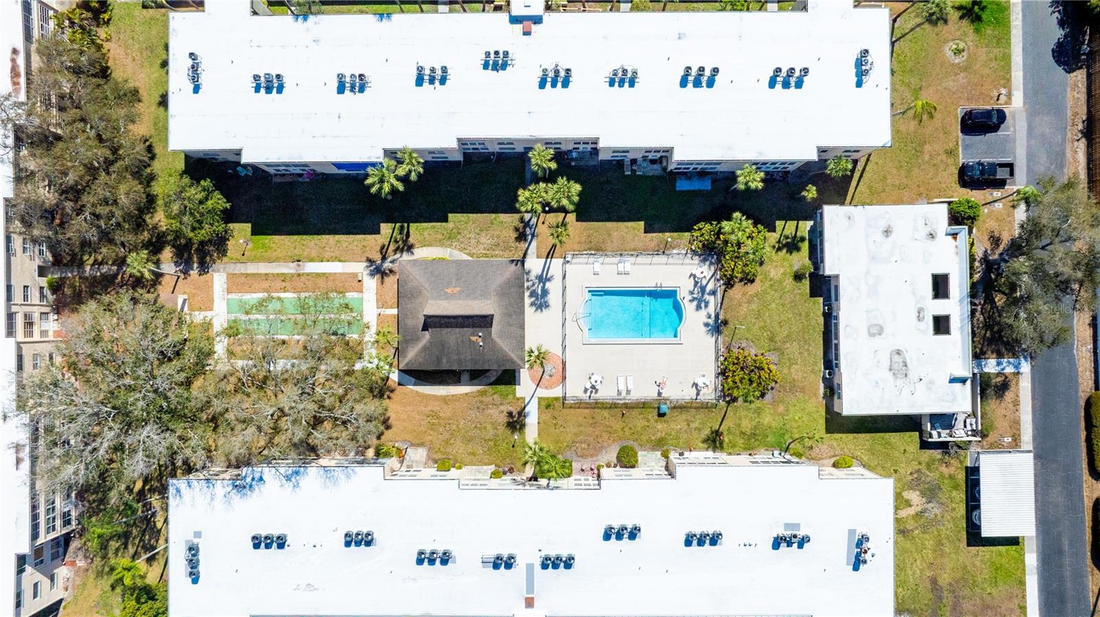 Image 27 of 32 For 11720 Park Boulevard 302