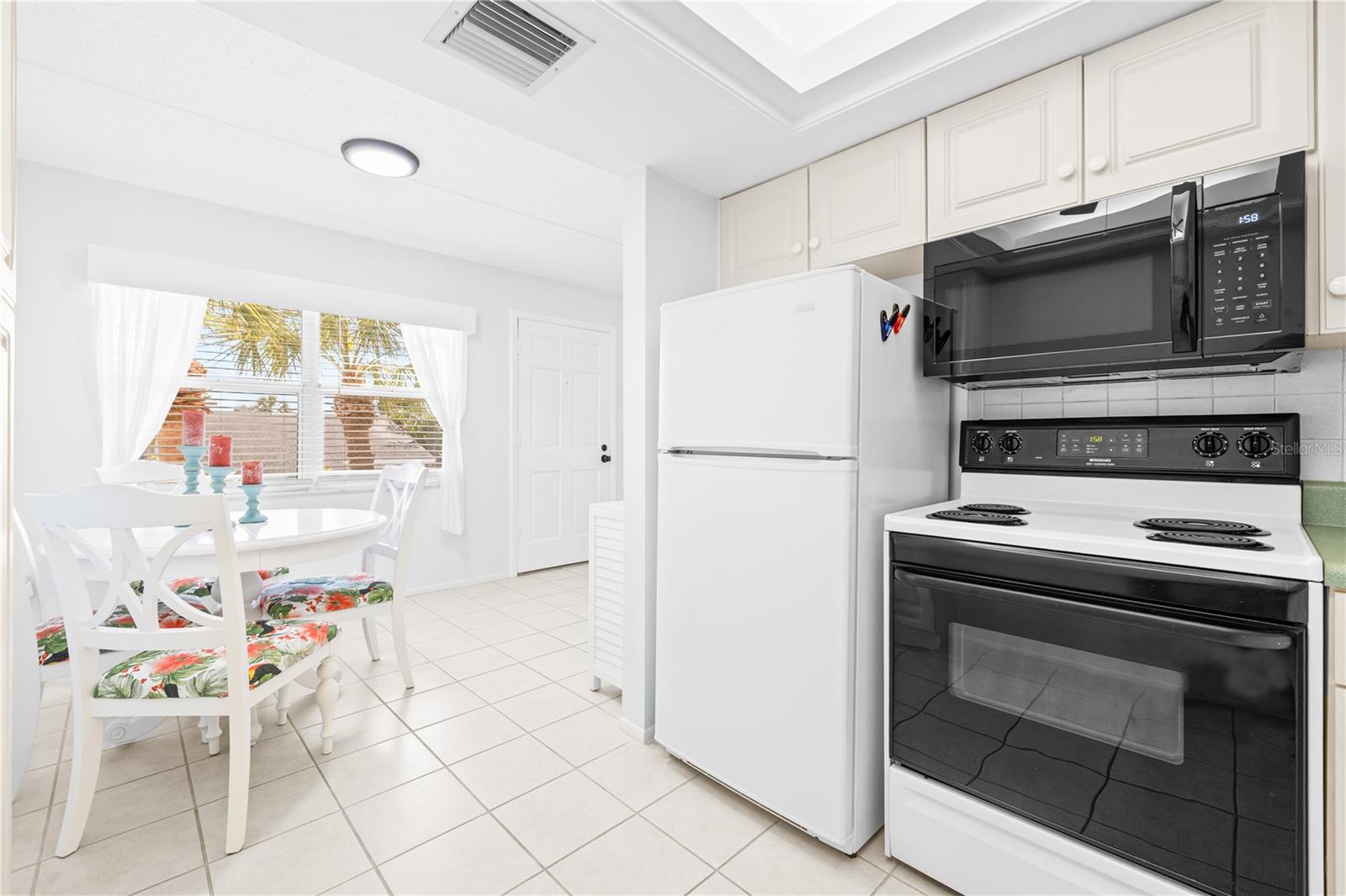 Image 8 of 32 For 11720 Park Boulevard 302