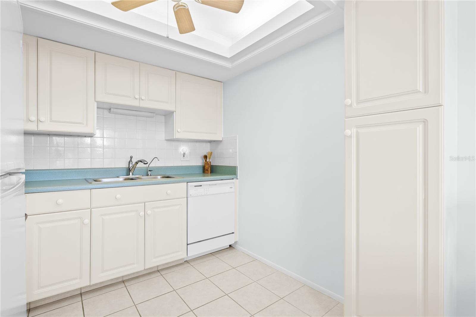 Image 9 of 32 For 11720 Park Boulevard 302