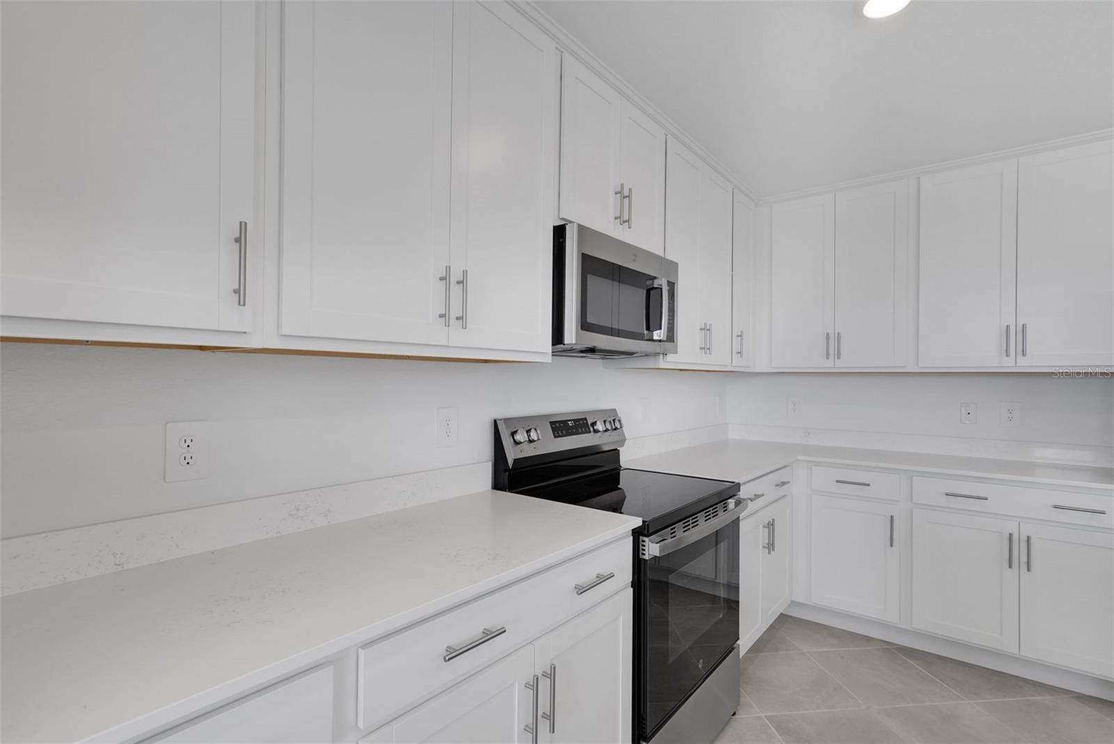 Image 15 of 22 For 19116 Scallop Loop 207