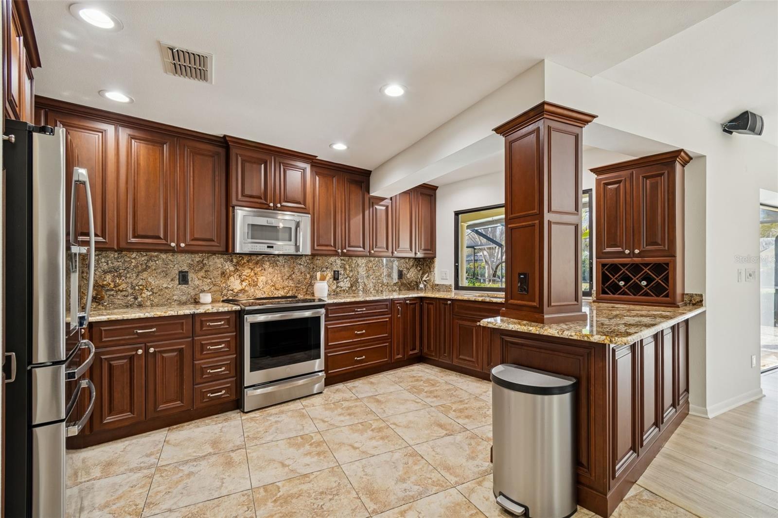 Image 10 of 89 For 2194 Pinnacle Circle N