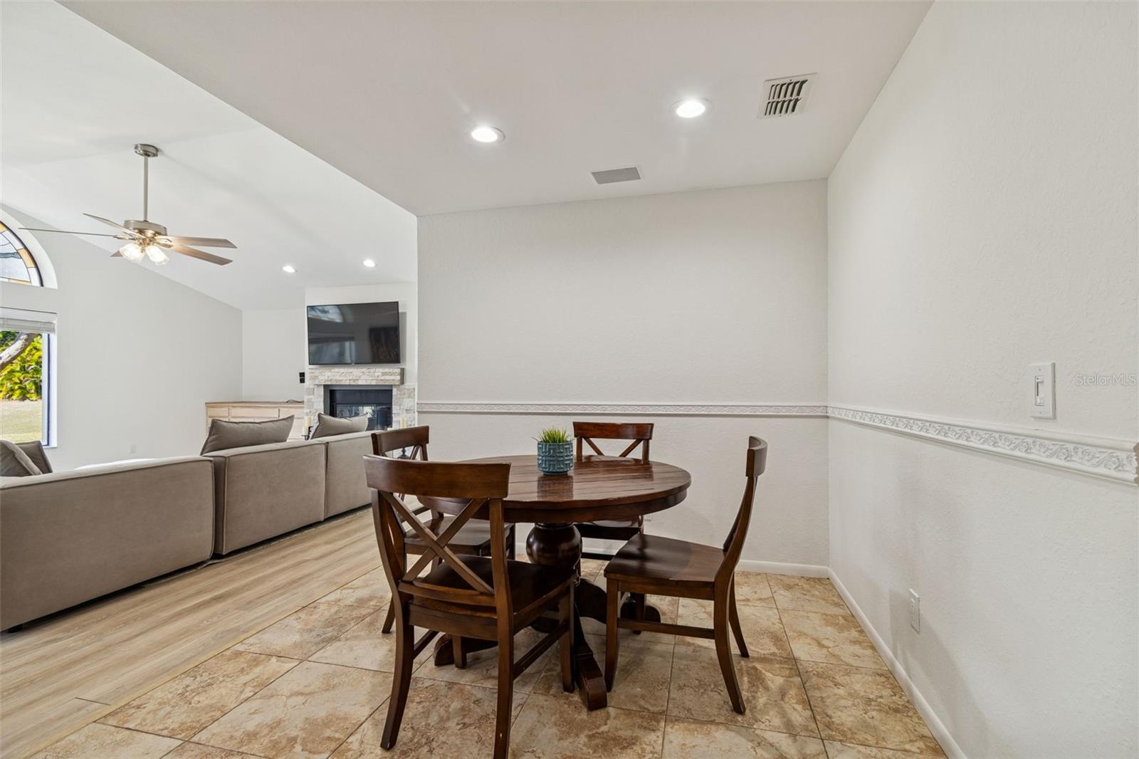 Image 18 of 89 For 2194 Pinnacle Circle N