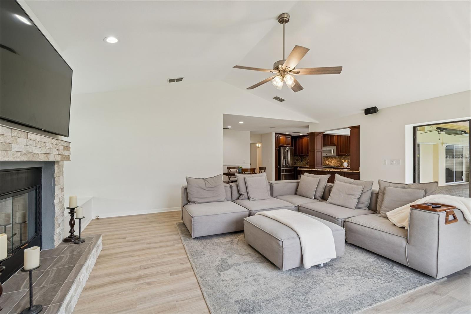 Image 25 of 89 For 2194 Pinnacle Circle N