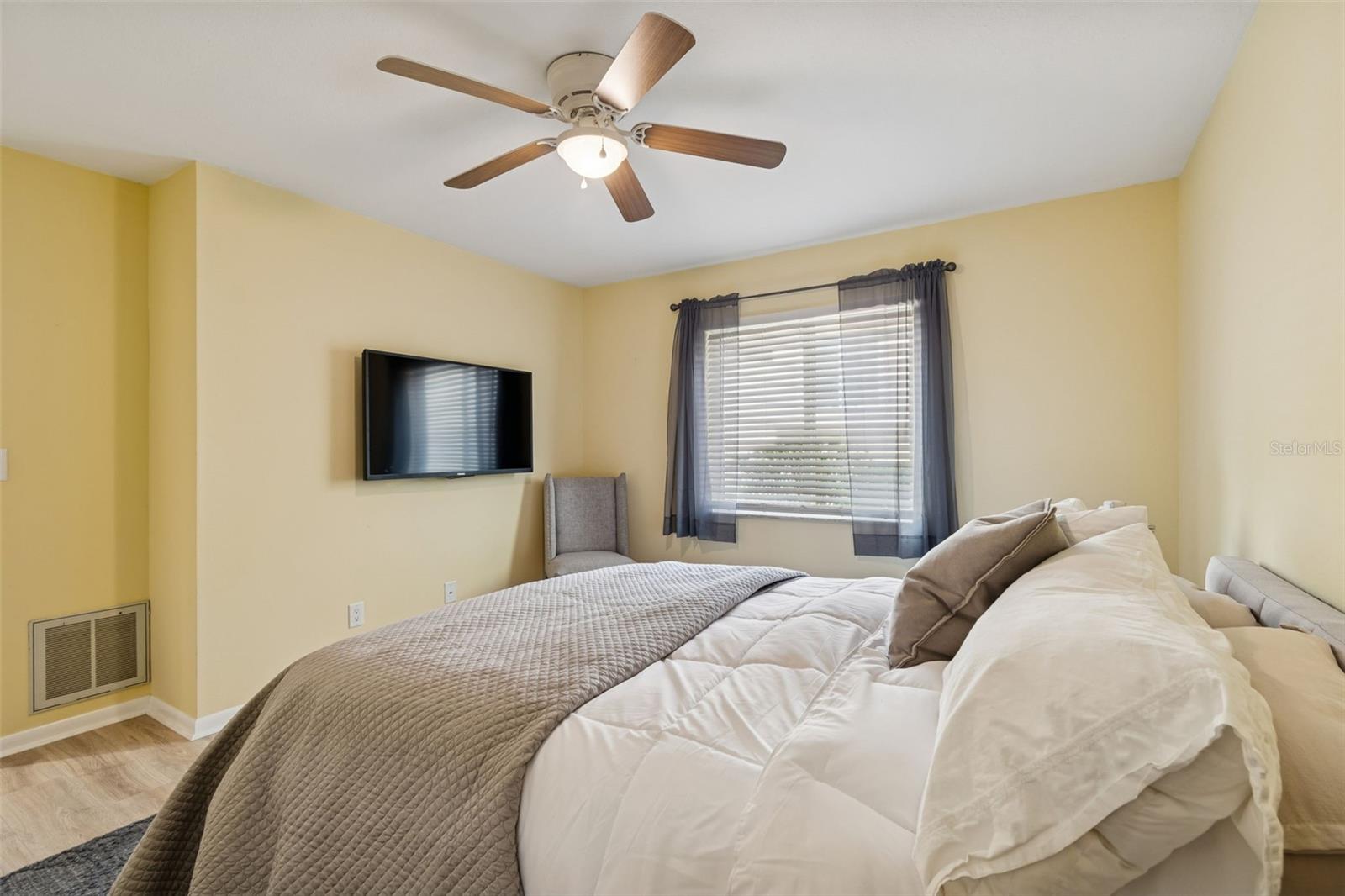 Image 44 of 89 For 2194 Pinnacle Circle N